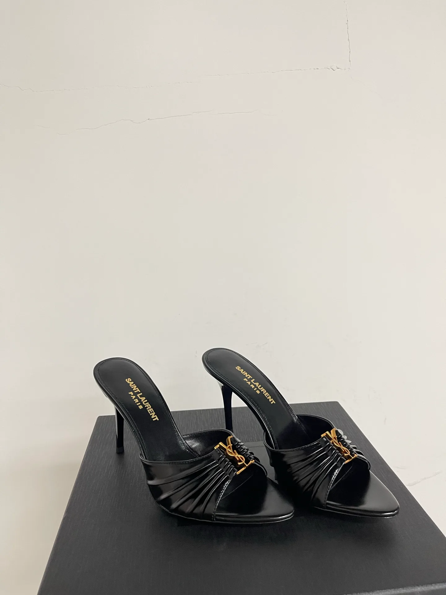 Босоножки Женские Saint Laurent 10009089