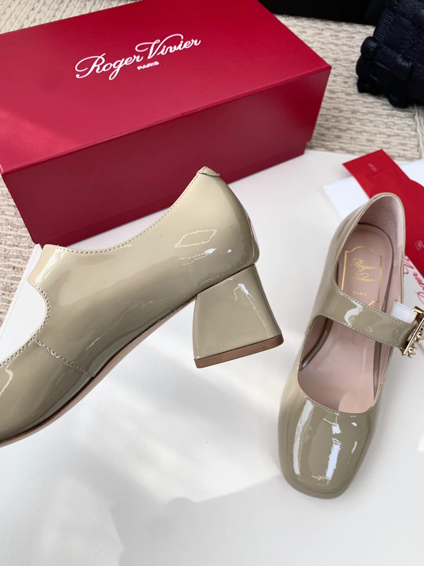 Туфли Женские Roger Vivier 17990354