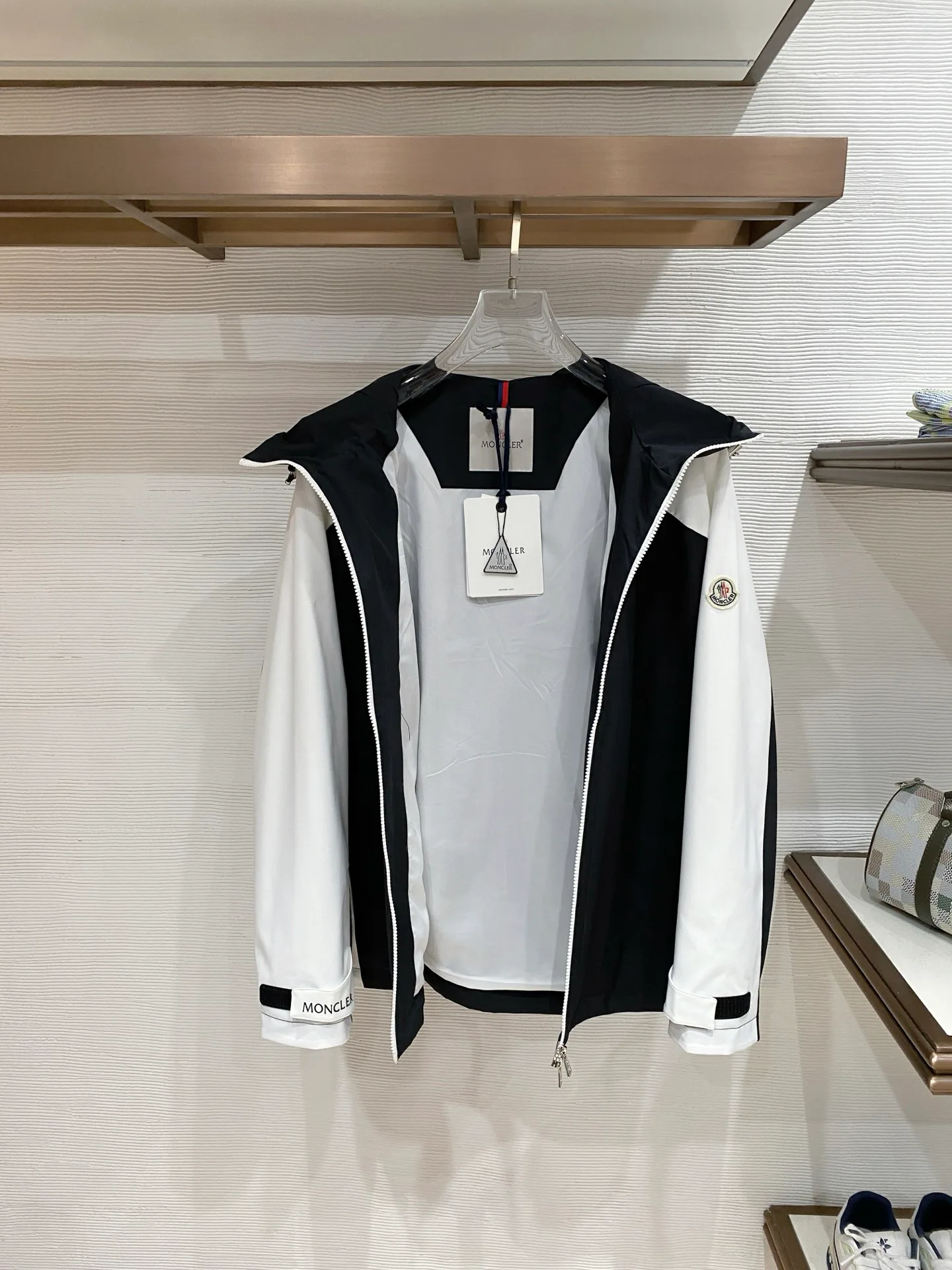 Куртки И Пуховики Женские Moncler 5016930