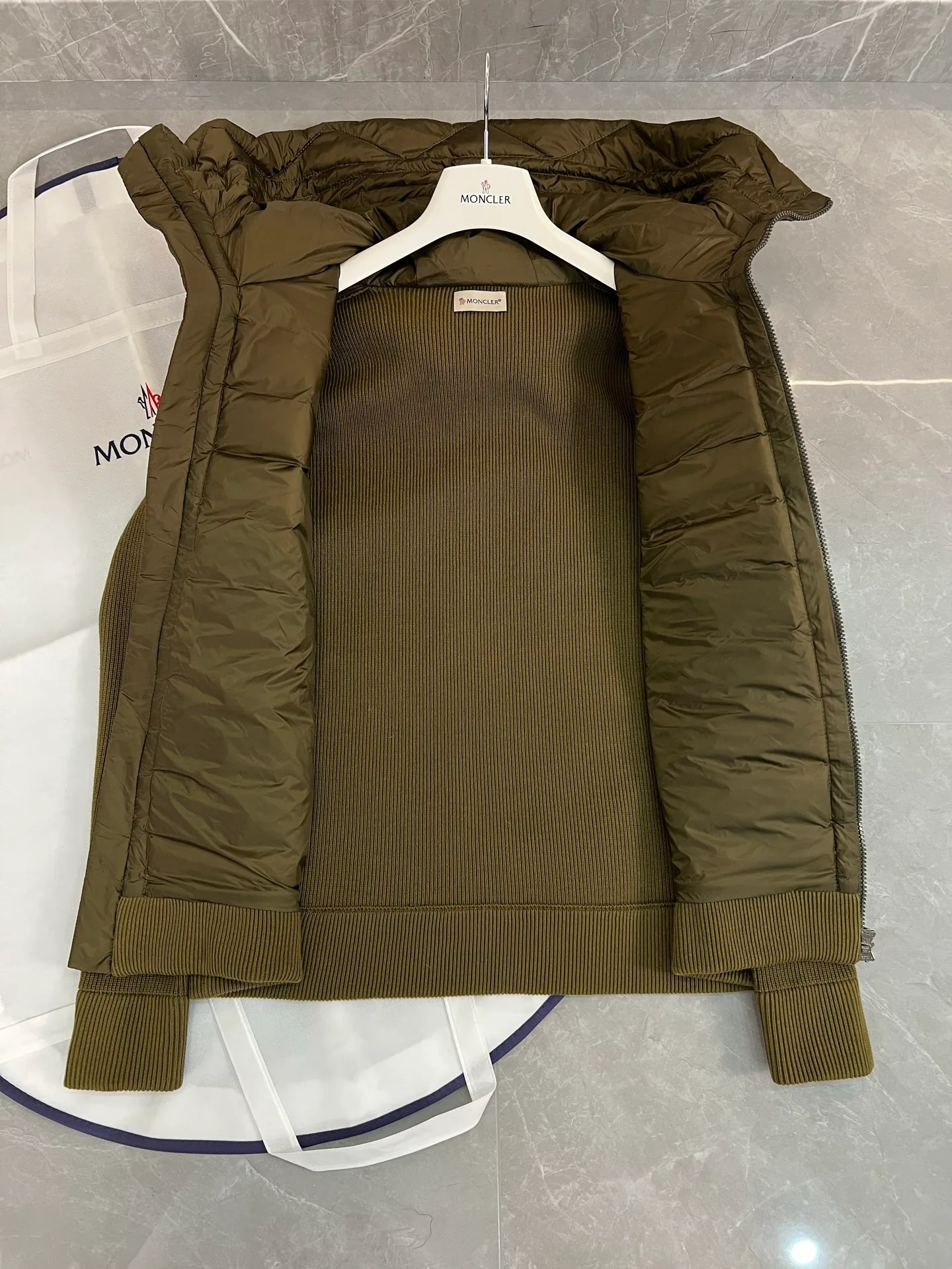 Куртки И Пуховики Мужские Moncler 470152