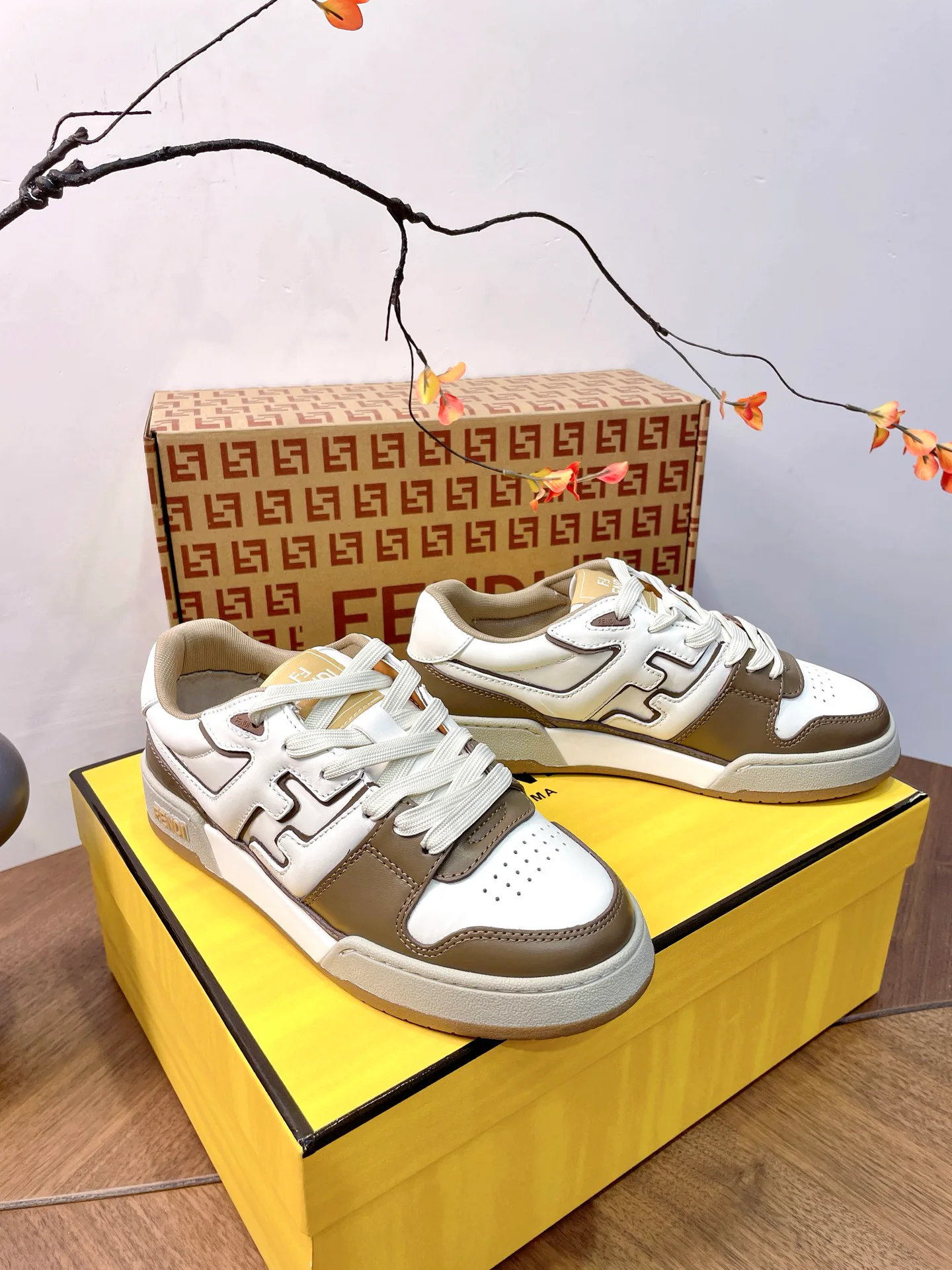 Кроссовки Женские Fendi 17957321