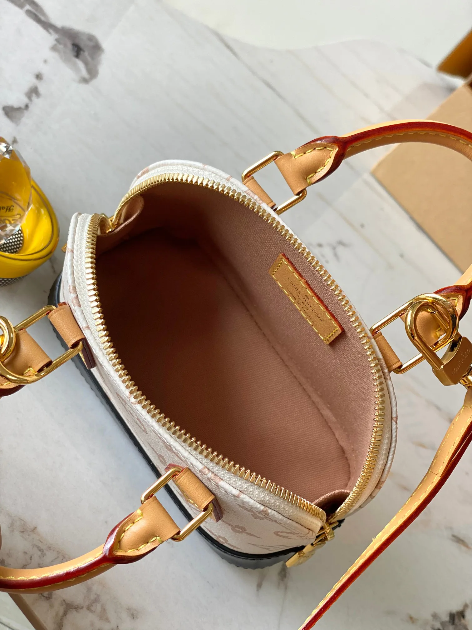 Классические Сумки Женские Louis Vuitton 17802528