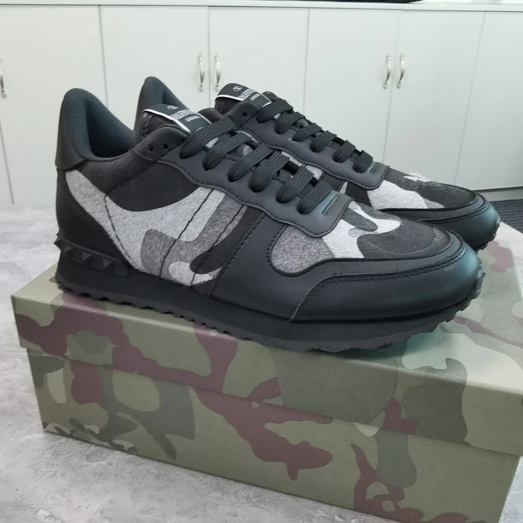 Кроссовки Женские Valentino 10736420