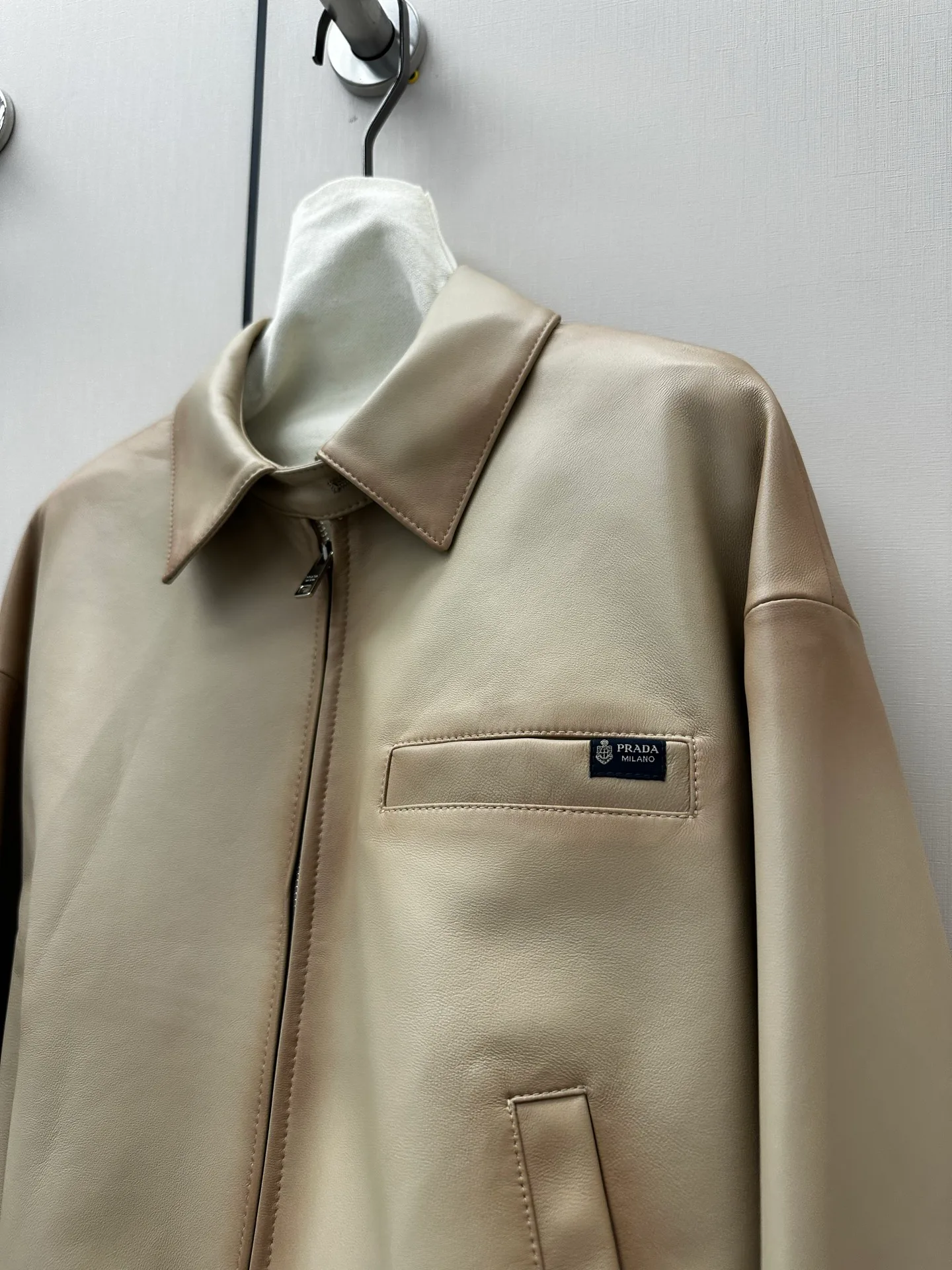 Кожаные Куртки И Дублёнки Женские Prada 16984557