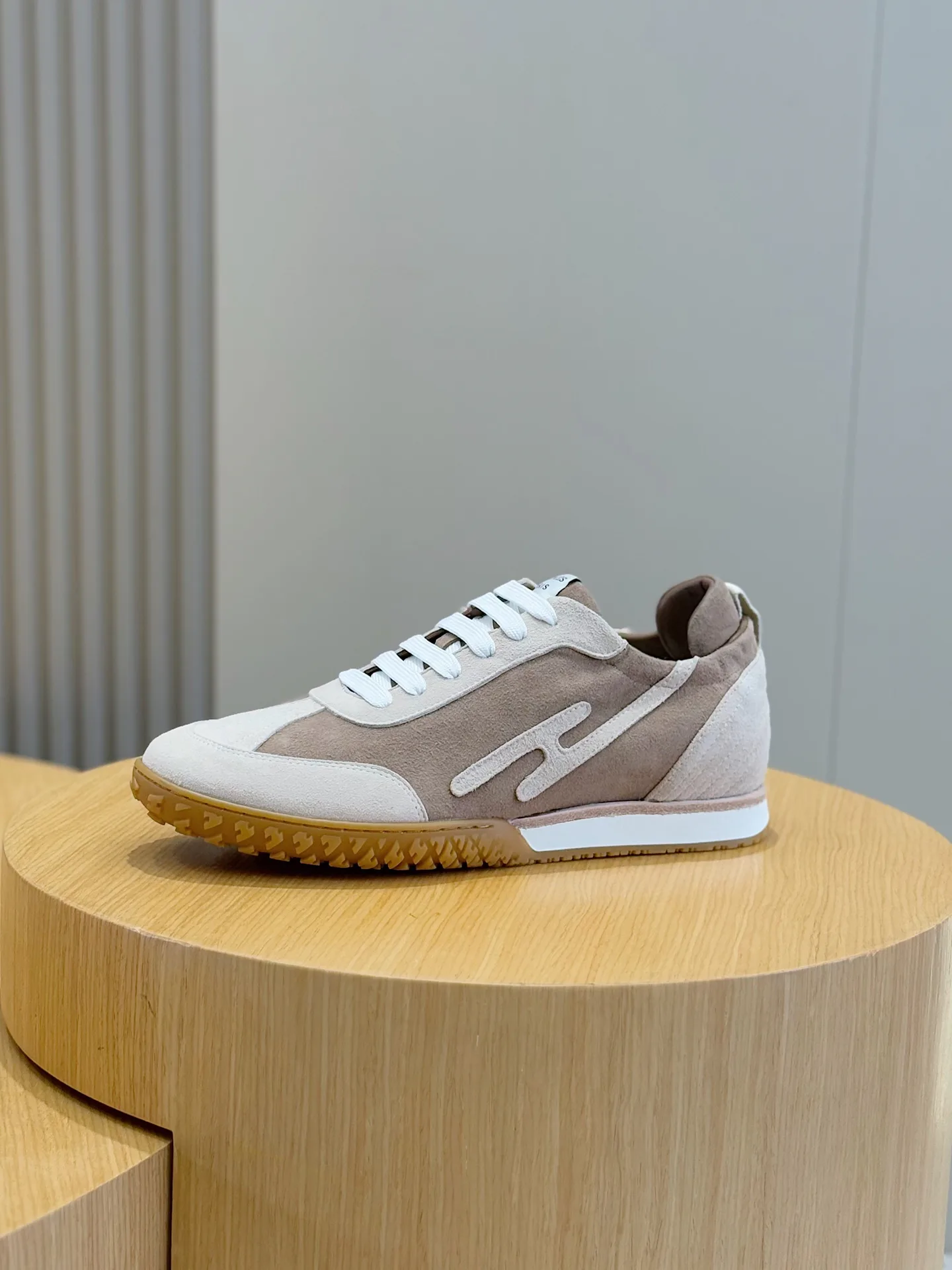 Кроссовки Женские Hermes 17570