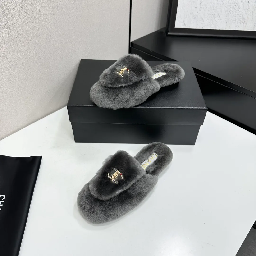 Тапочки Женские Chanel 18436109