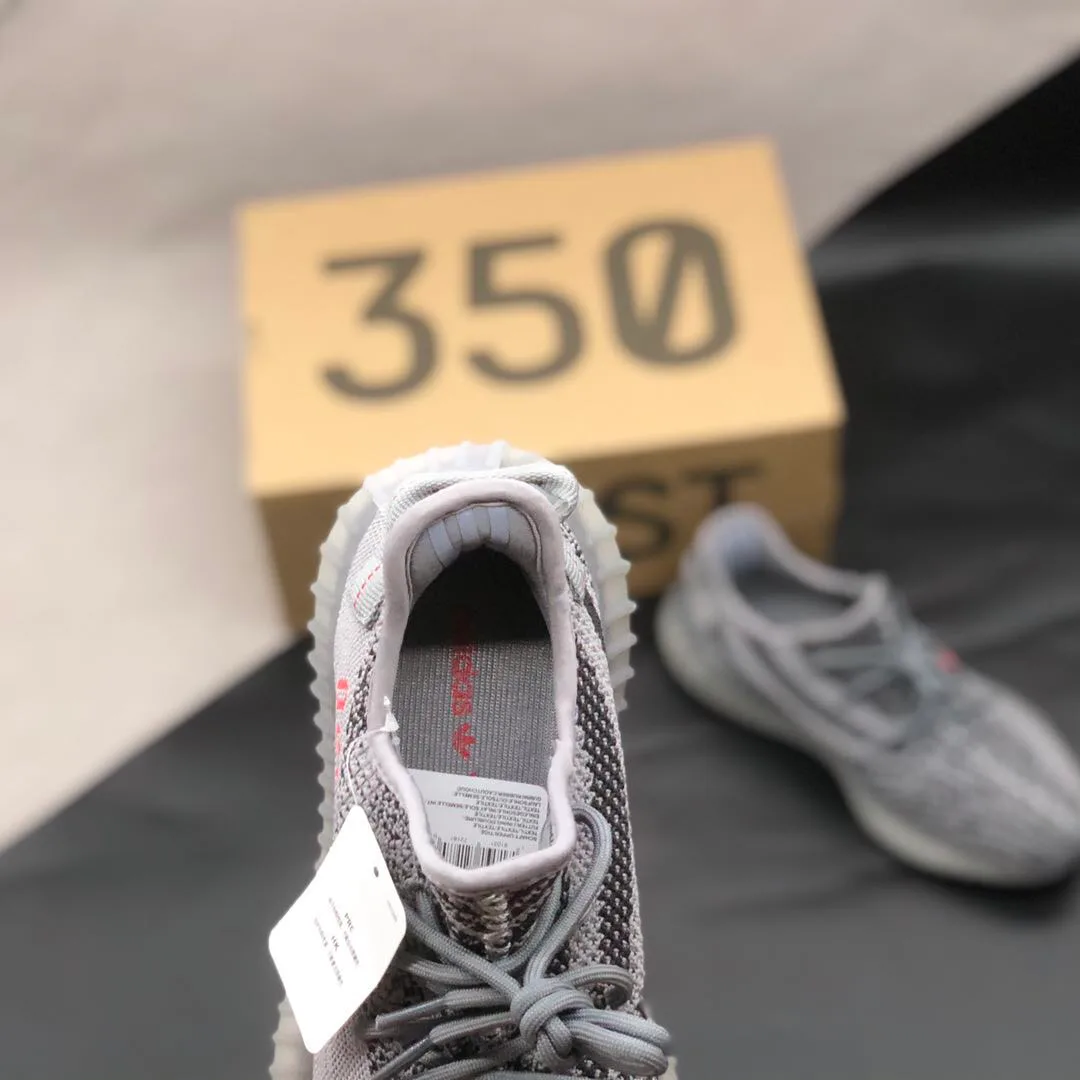 Кроссовки Женские Yeezy 17388164