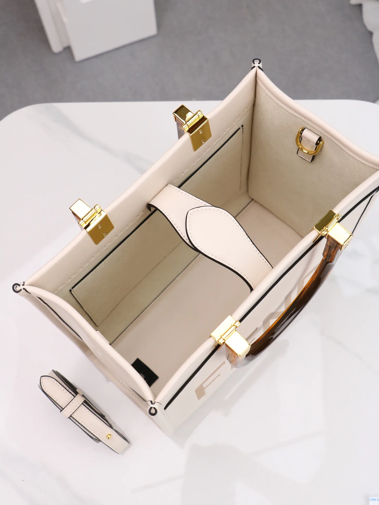 Классические Сумки Женские Fendi 18005131