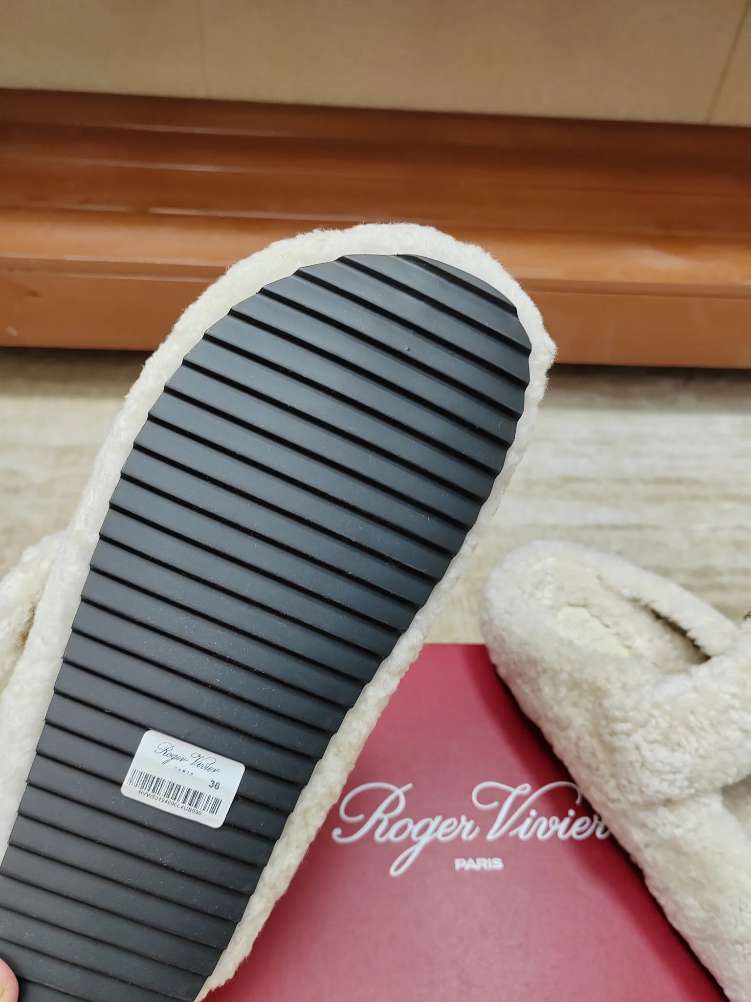 Тапочки Женские Roger Vivier 17852285