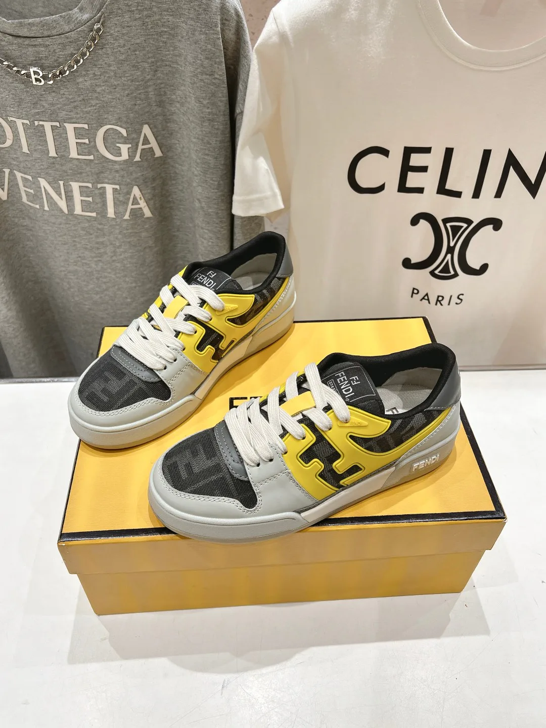 Кроссовки Женские Fendi 17908439