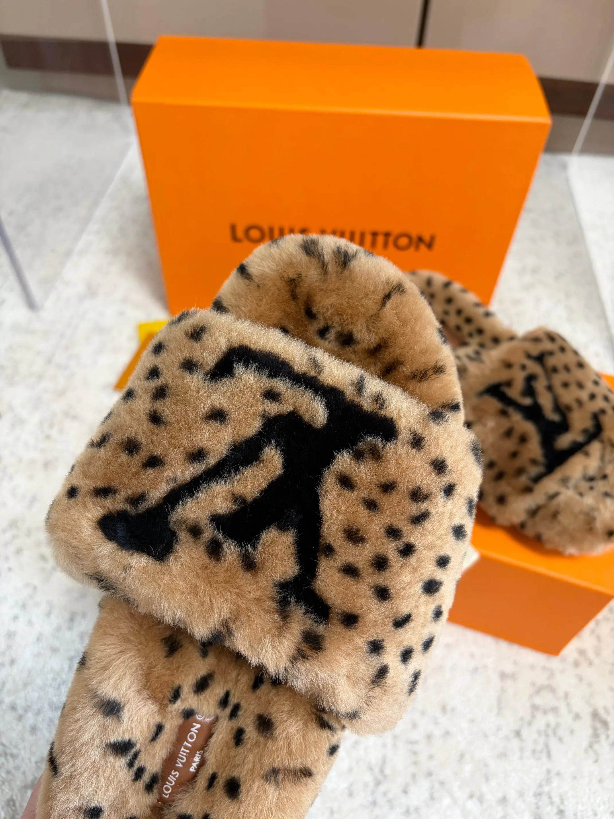Тапочки Женские Louis Vuitton 18823518