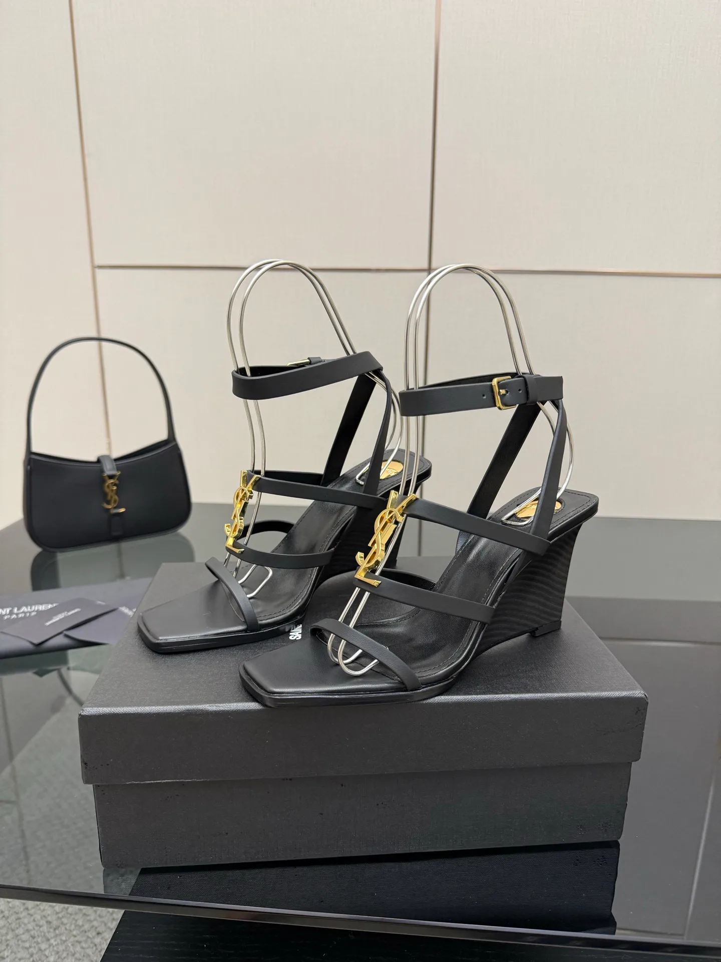 Босоножки Женские Saint Laurent 13164416