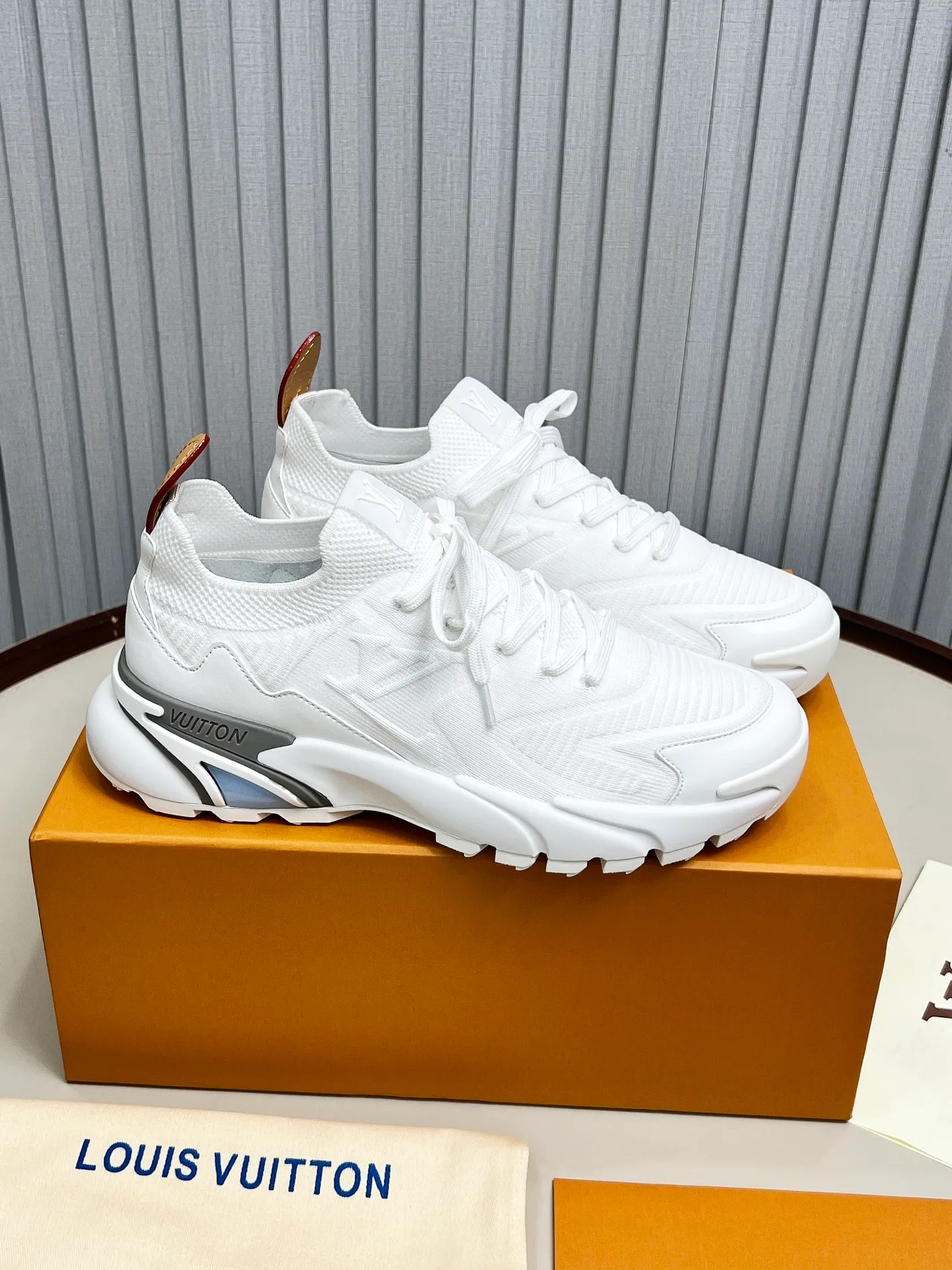 Кроссовки Мужские Louis Vuitton 11572349