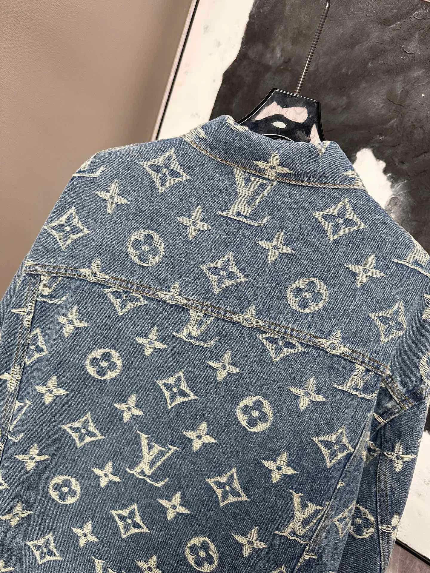 Куртки И Пуховики Женские Louis Vuitton 8277