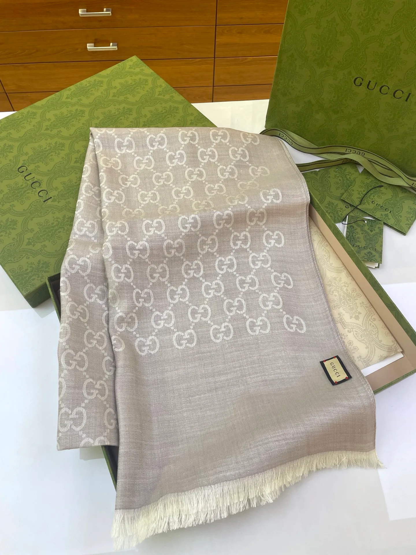 Шарфы Gucci 18637799