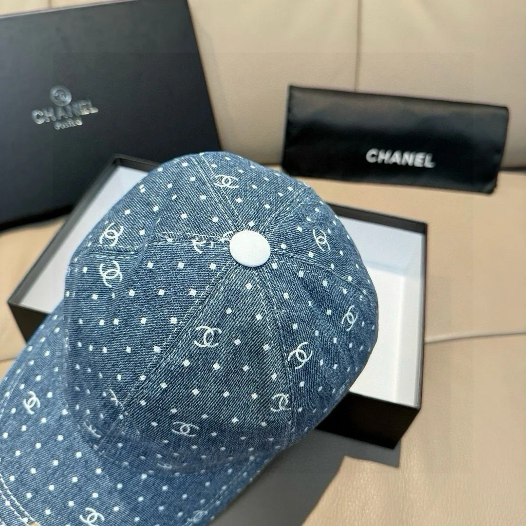 Головные Уборы Chanel 18347067