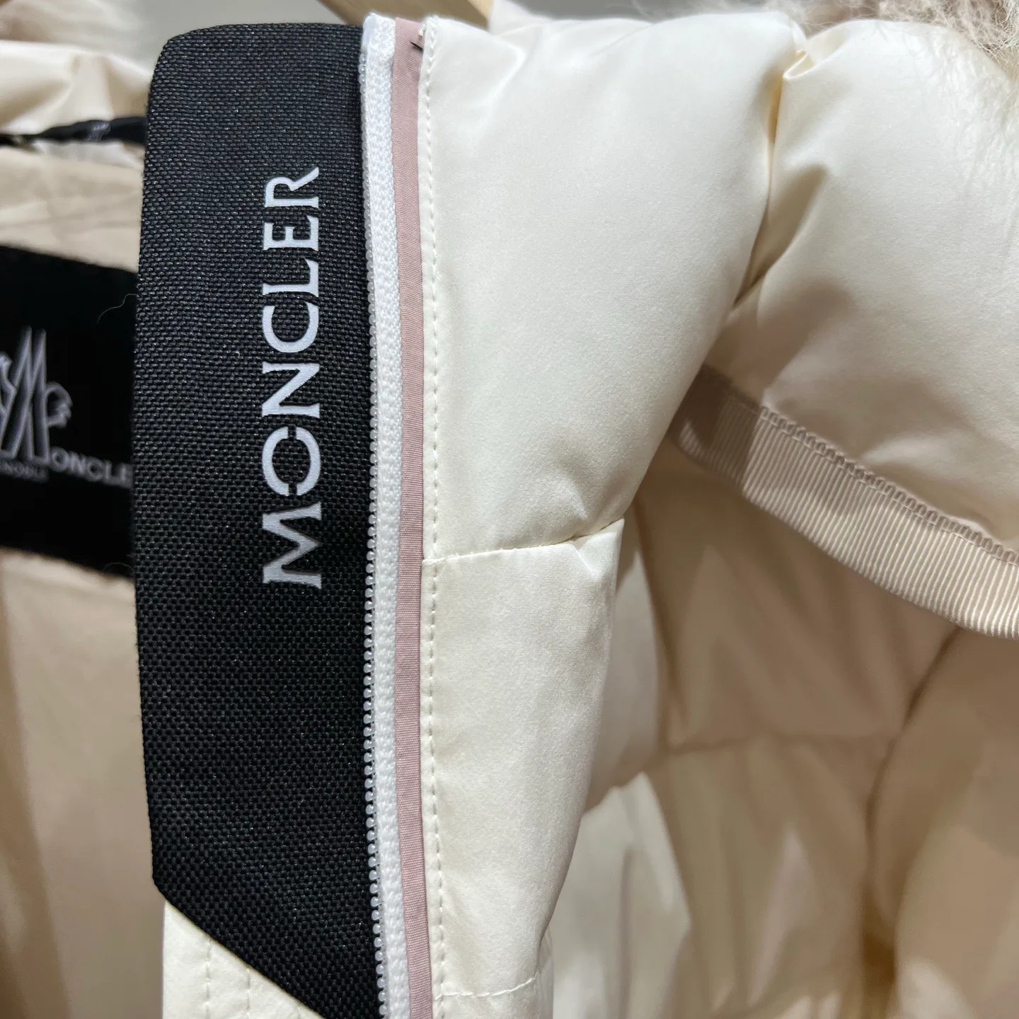 Куртки И Пуховики Женские Moncler 18723747