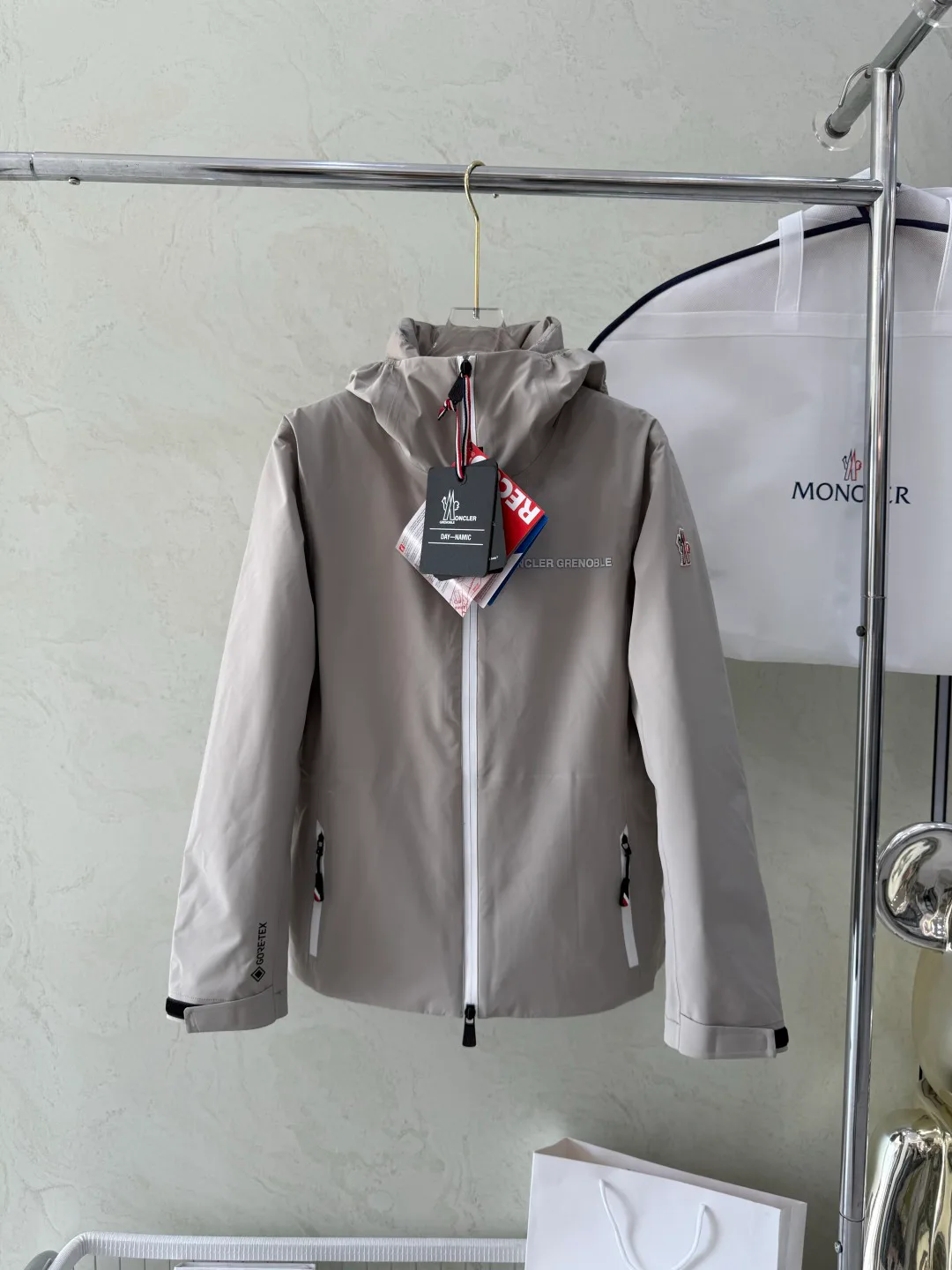 Куртки И Пуховики Женские Moncler 18043546