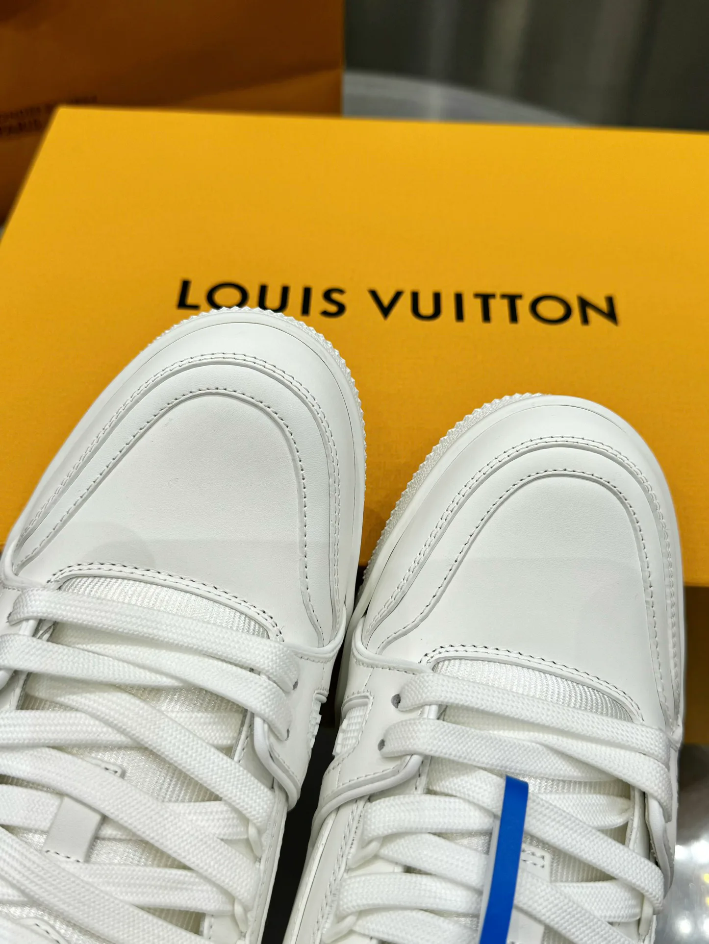 Кроссовки Женские Louis Vuitton 19073358