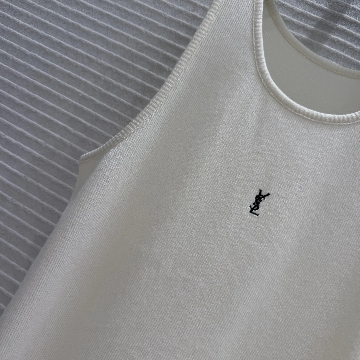 Топы Женские Saint Laurent 11400174