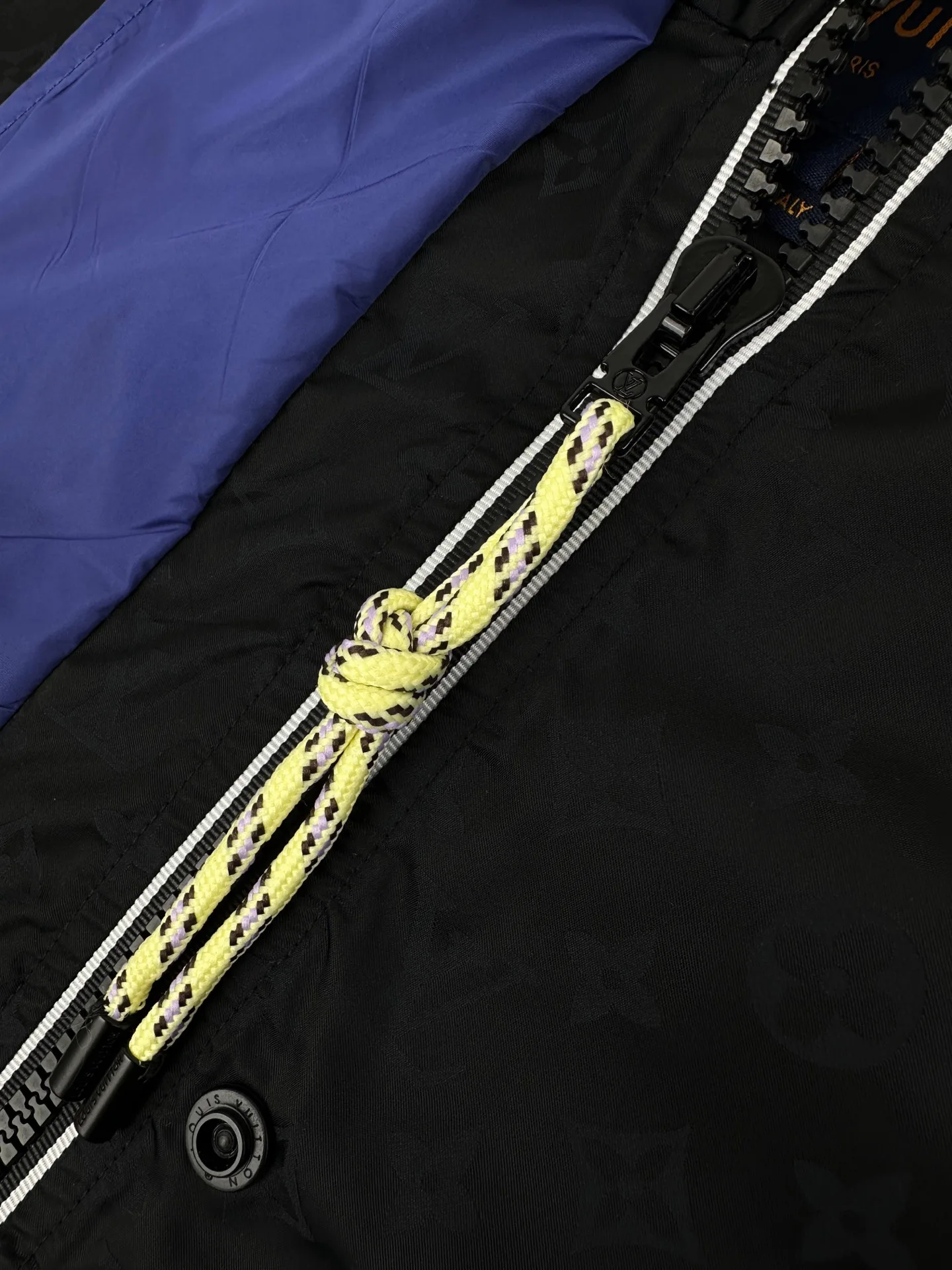 Куртки И Пуховики Женские Louis Vuitton 17954371