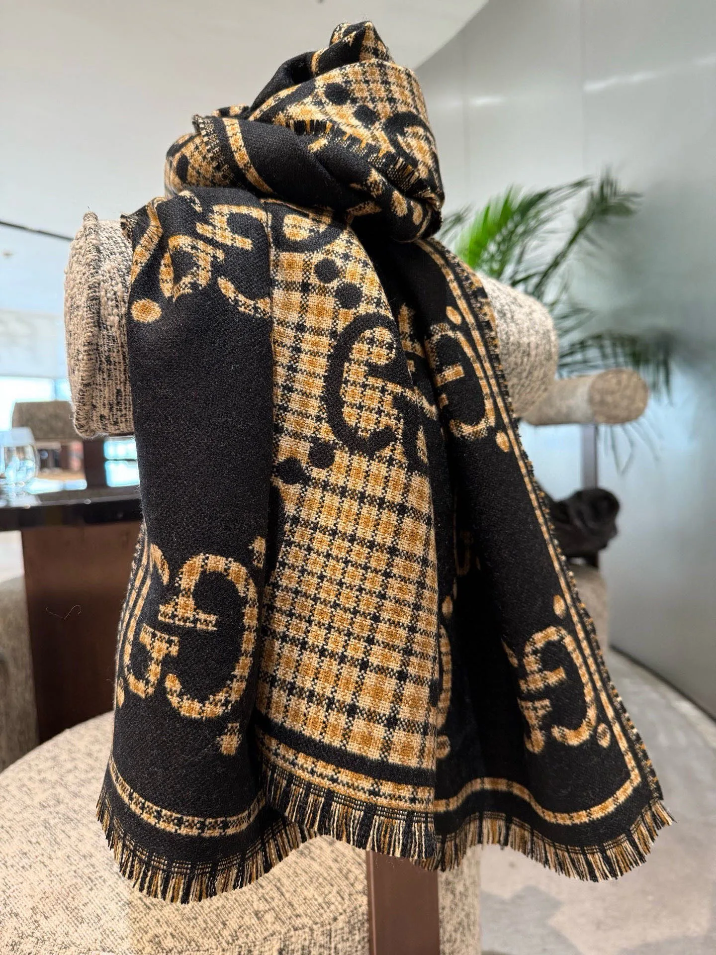 Шарфы Gucci 832118