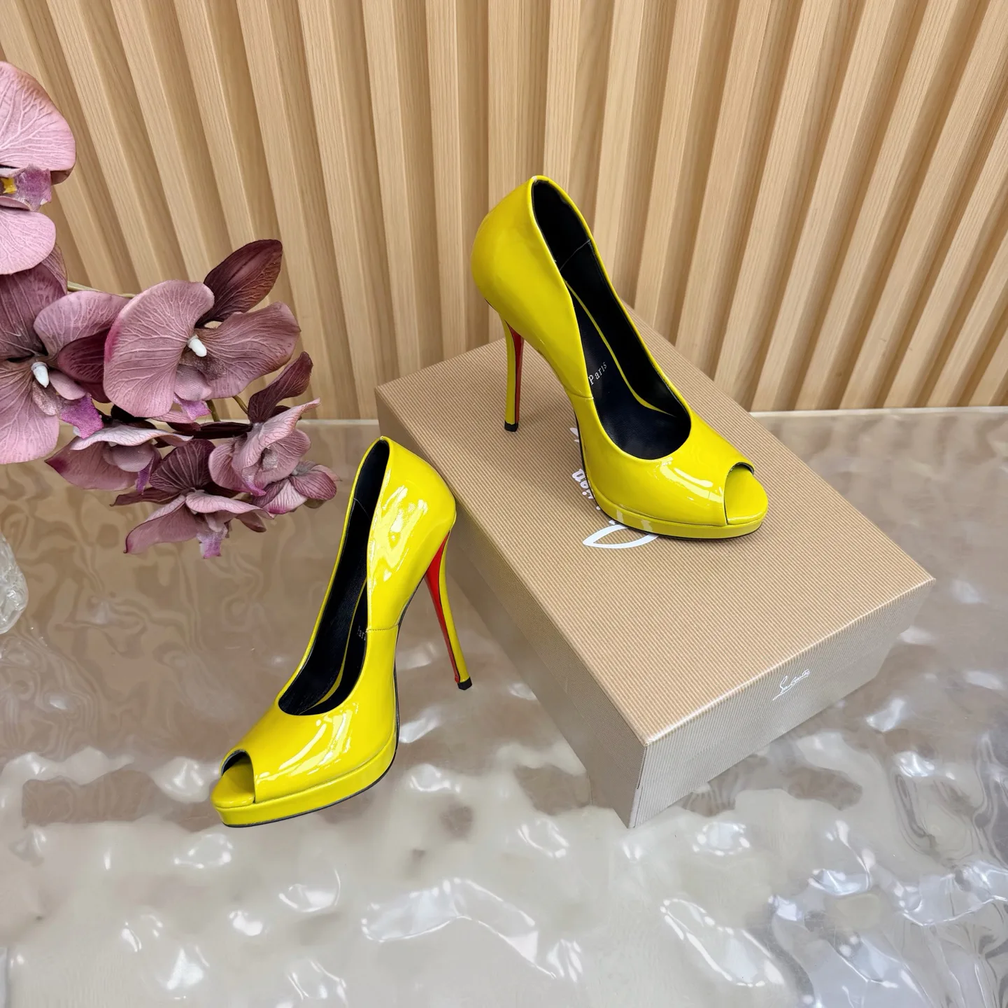 Босоножки Женские Christian Louboutin 9707814