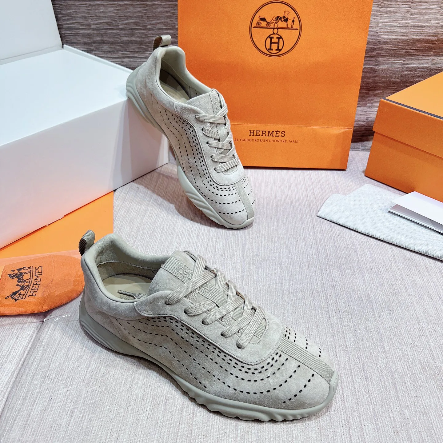 Кроссовки Женские Hermes 17749561