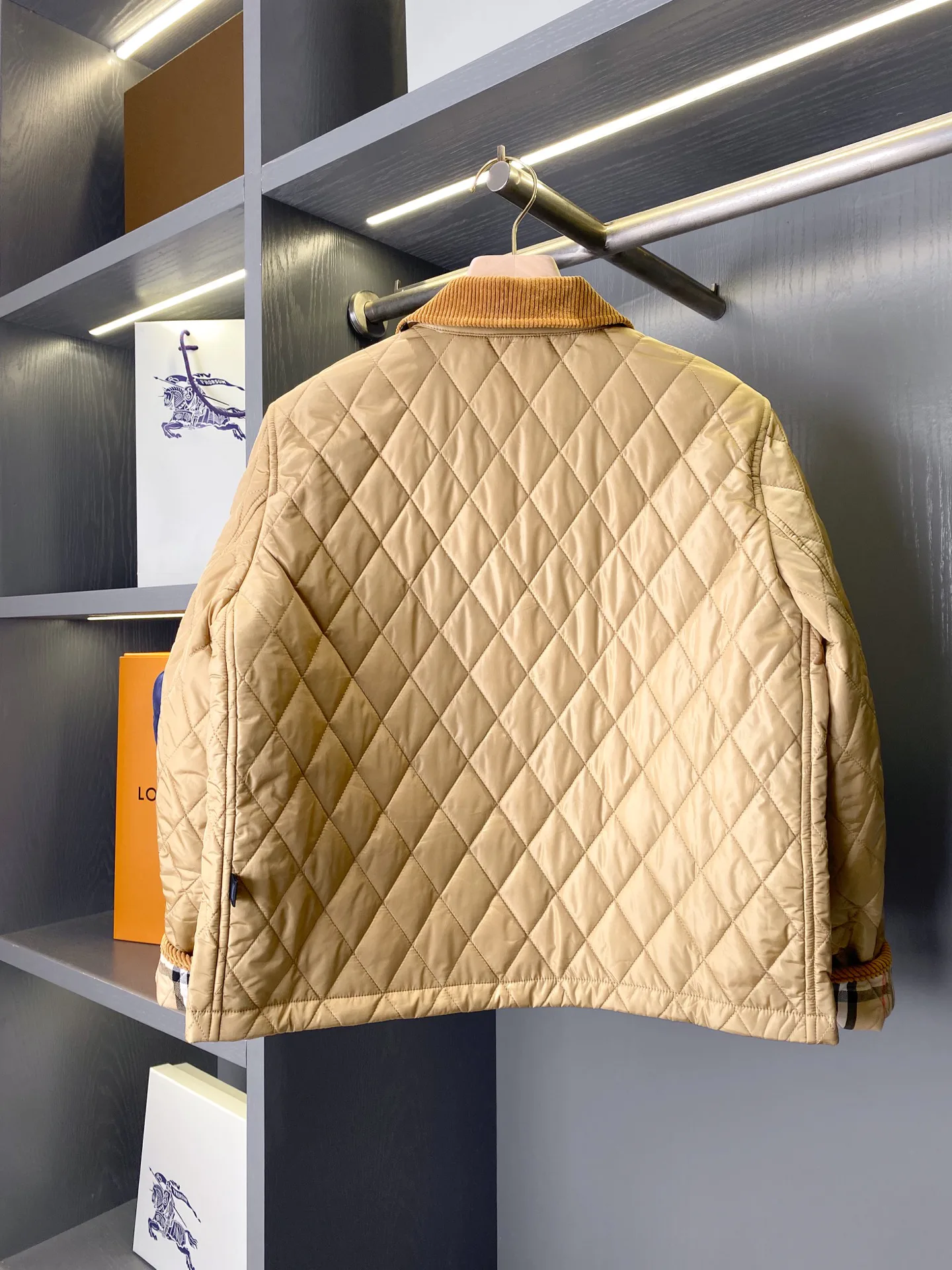Куртки И Пуховики Женские Burberry 18512999