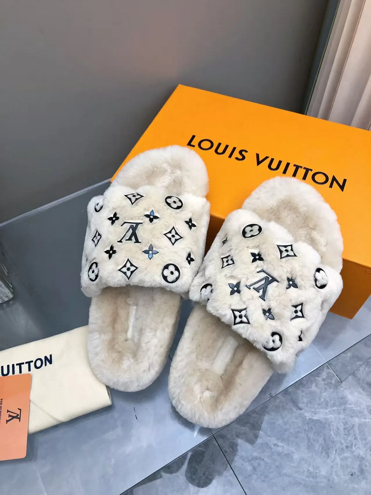 Тапочки Женские Louis Vuitton Тапочки Женские Louis Vuitton