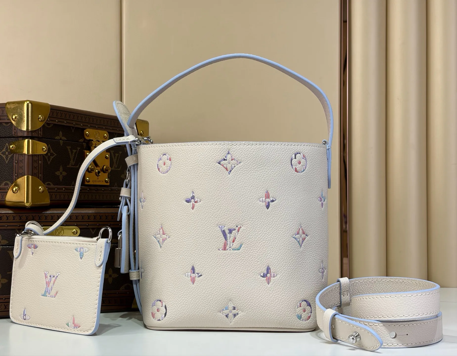 Классические Сумки Женские Louis Vuitton 17499362