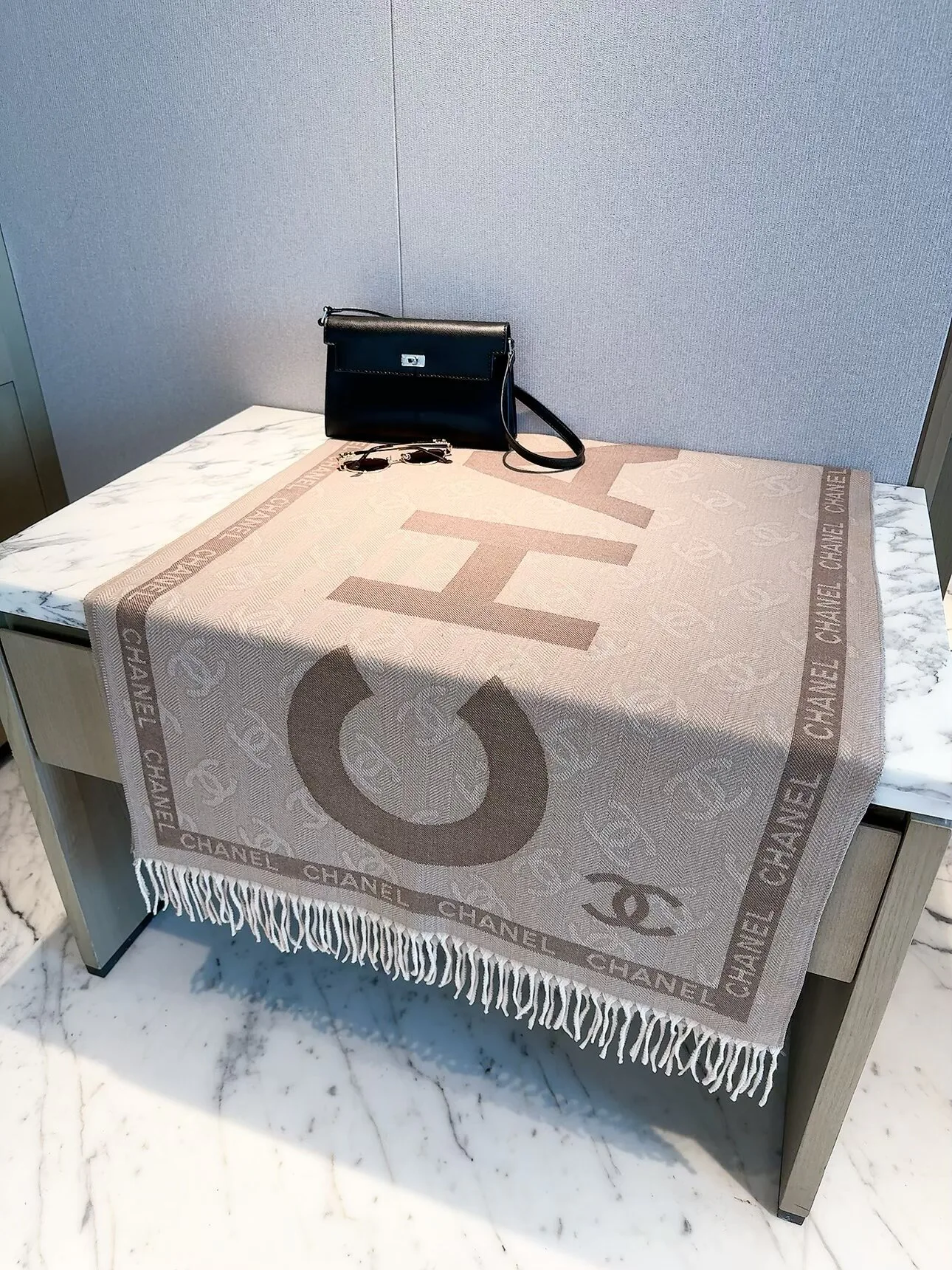 Шарфы Chanel 18322556