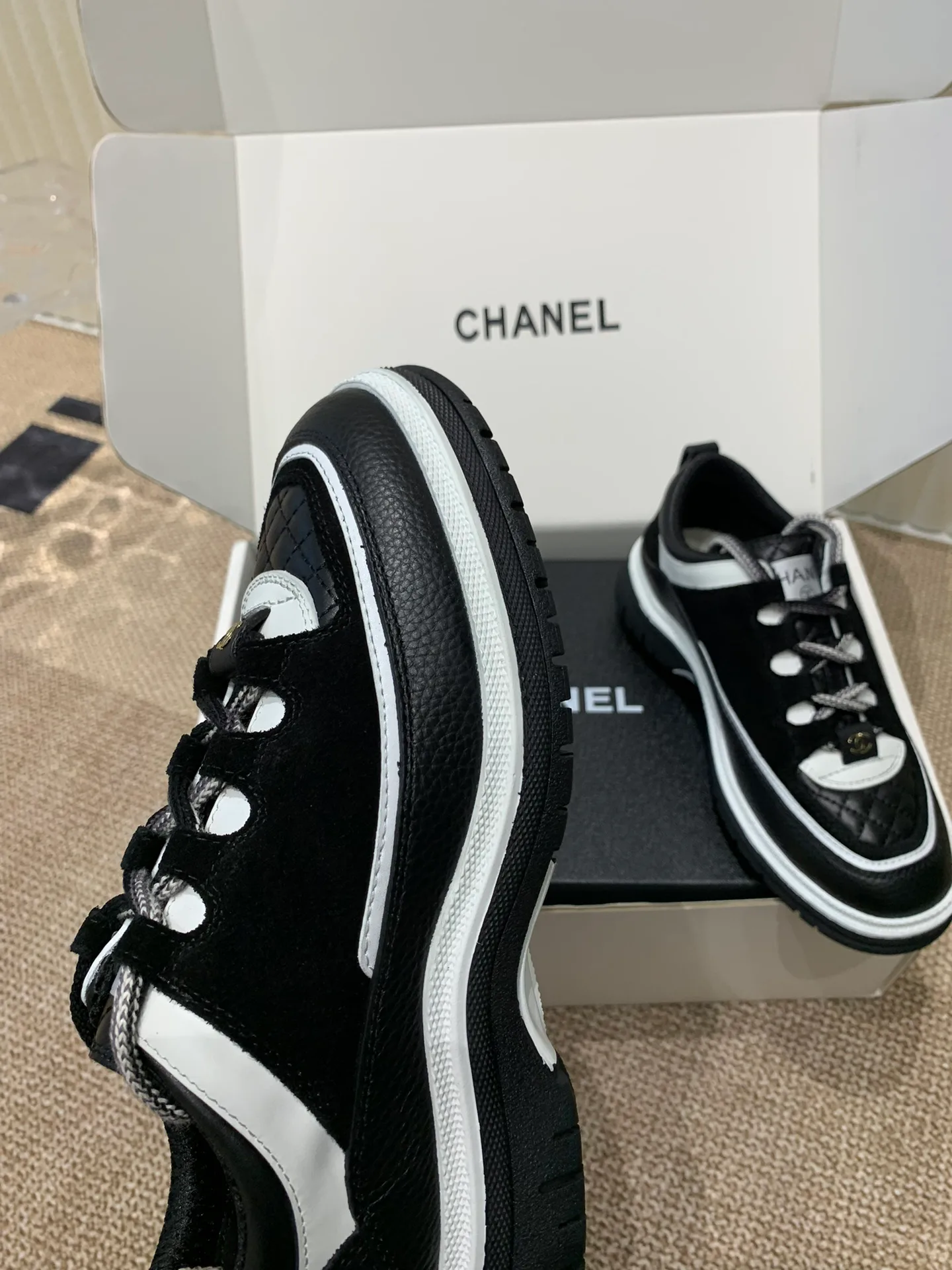 Кроссовки Женские Chanel 18677741