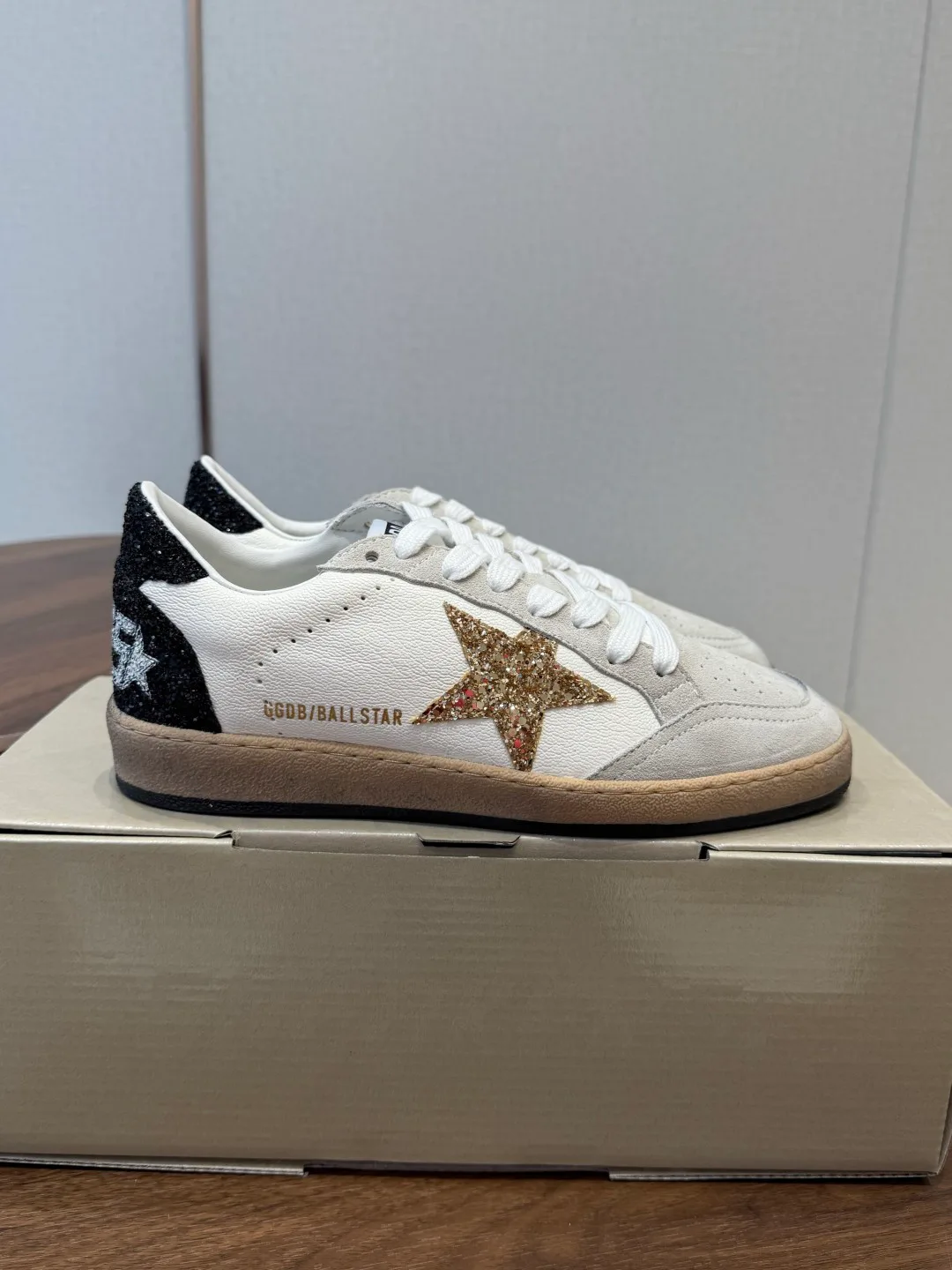 Кроссовки Женские Golden Goose 18357253