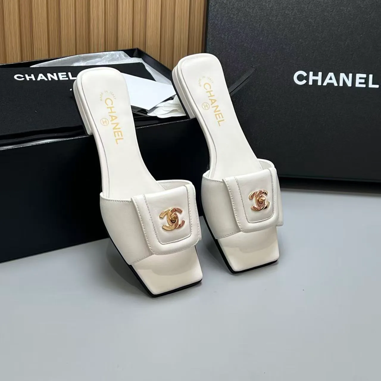 Шлепанцы Женские Chanel 11709164