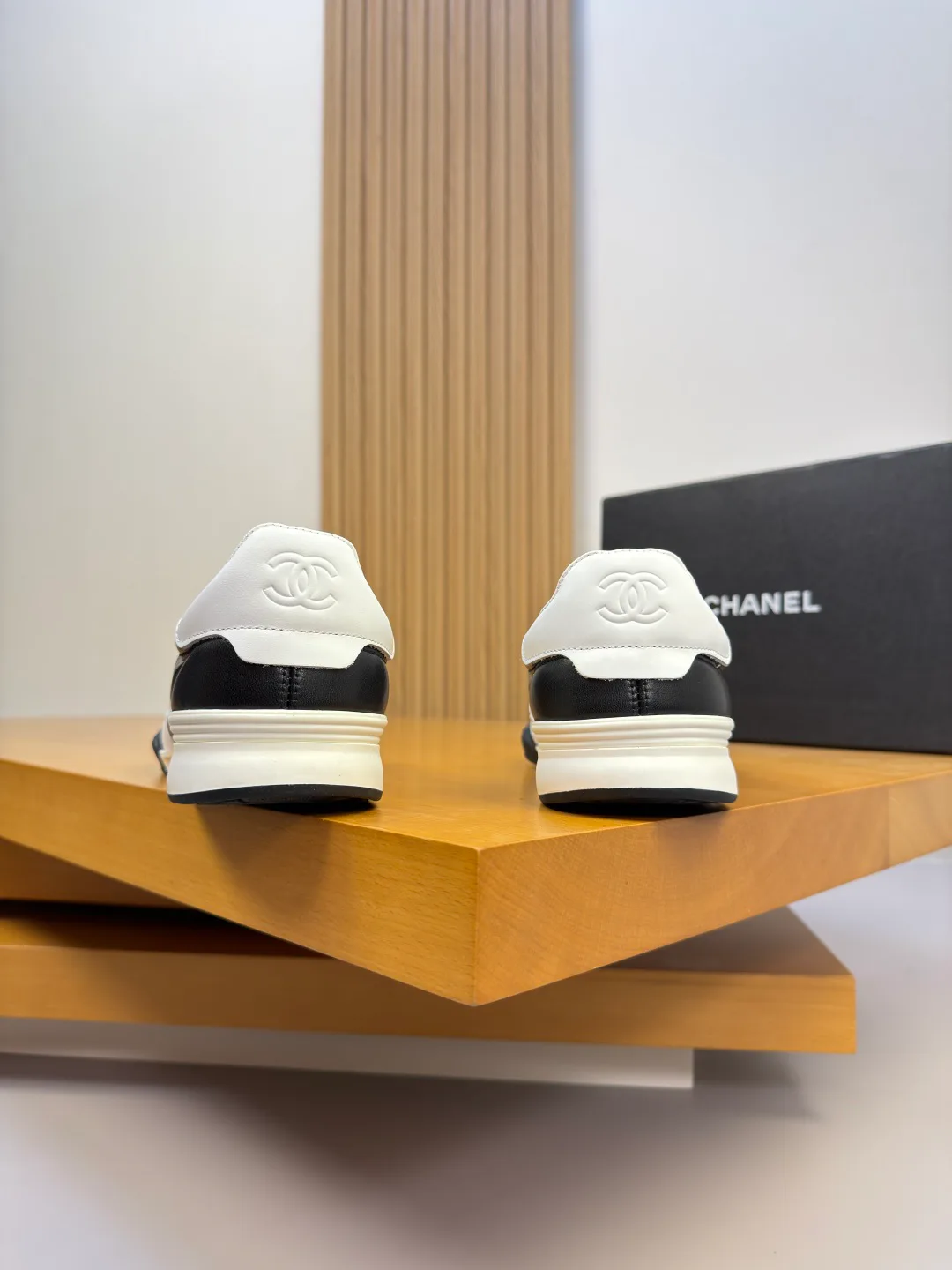 Кроссовки Женские Chanel 18744064