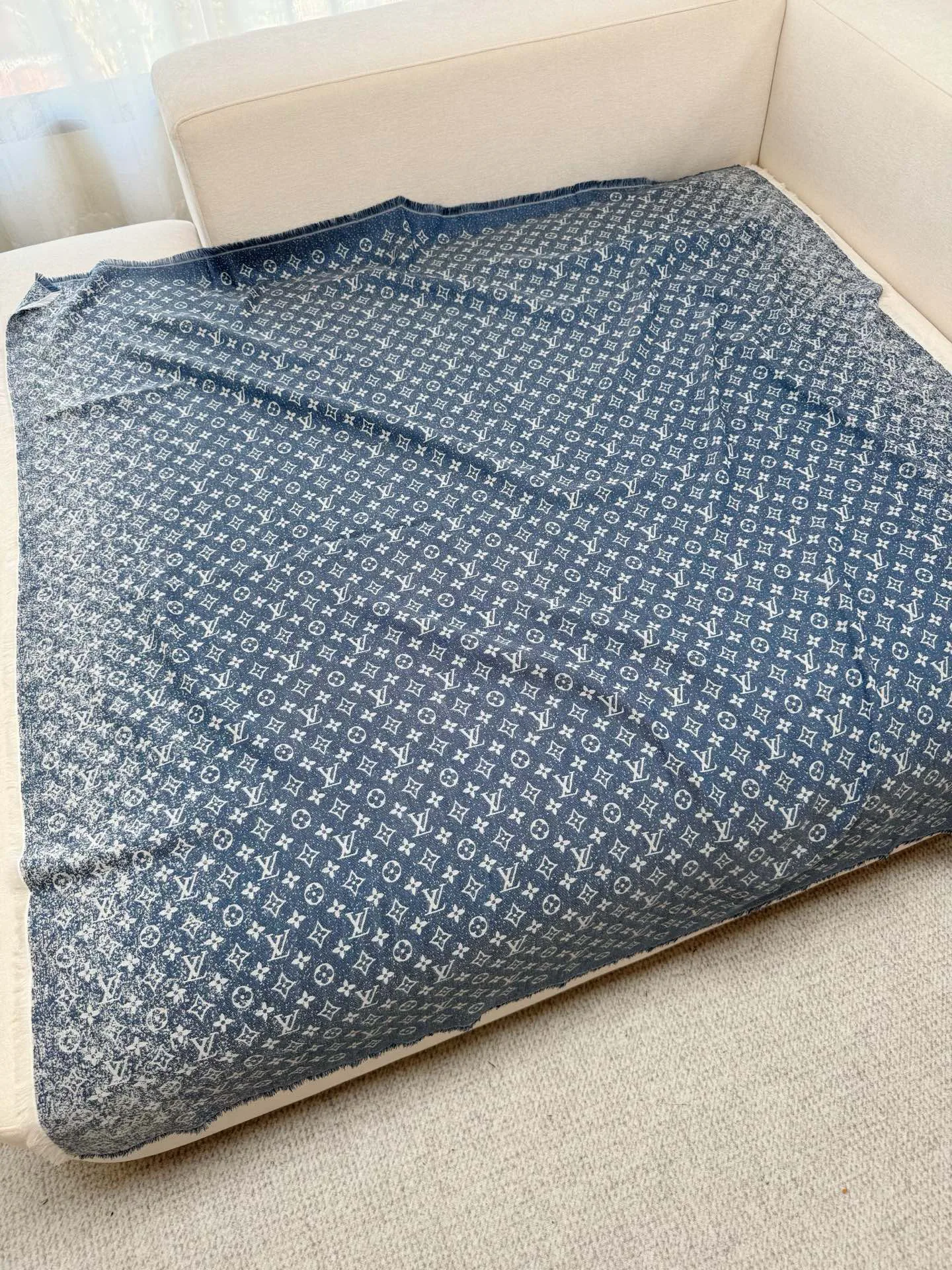 Шарфы Louis Vuitton 437759