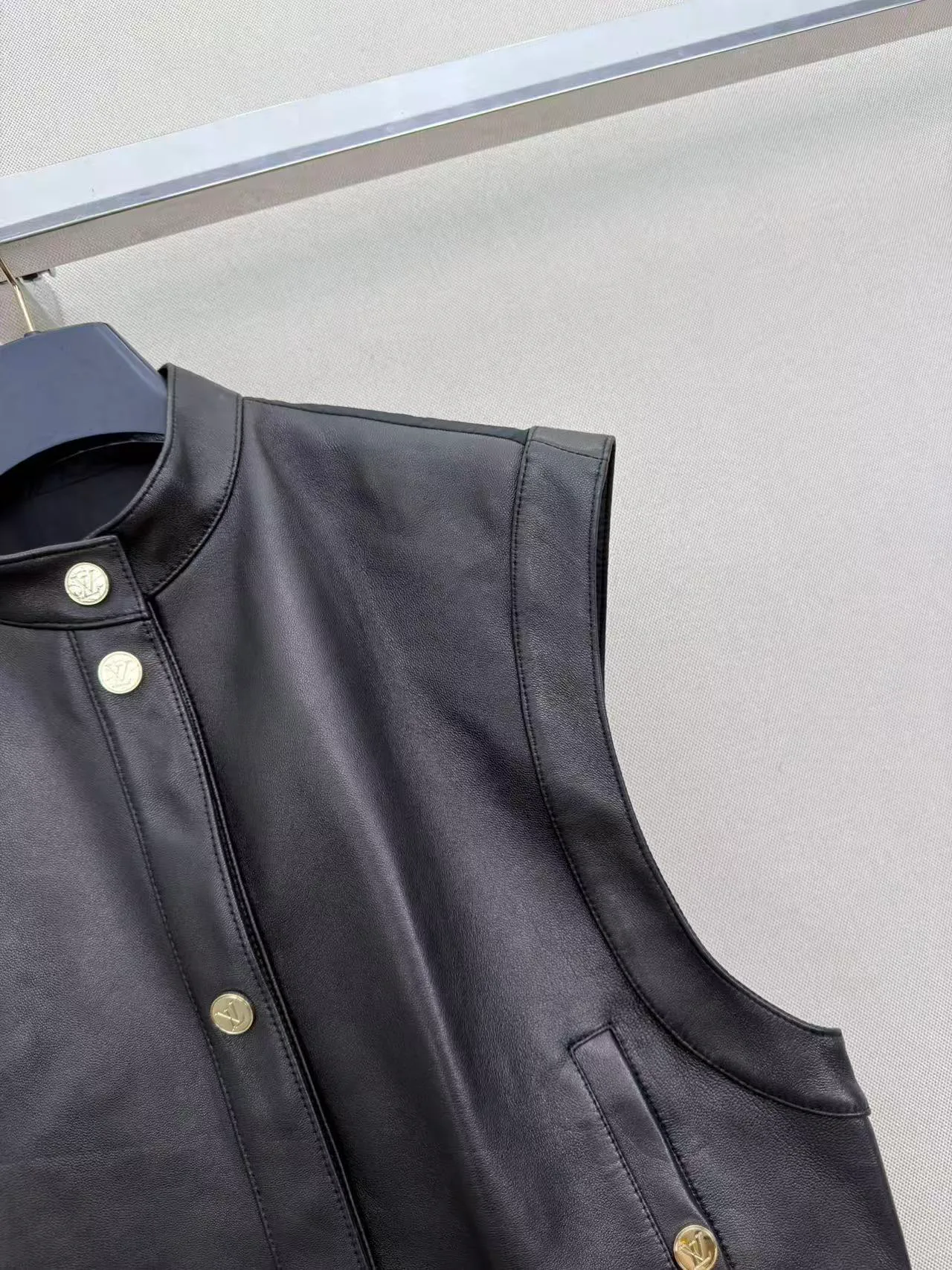 Жилеты Женские Louis Vuitton 18113277
