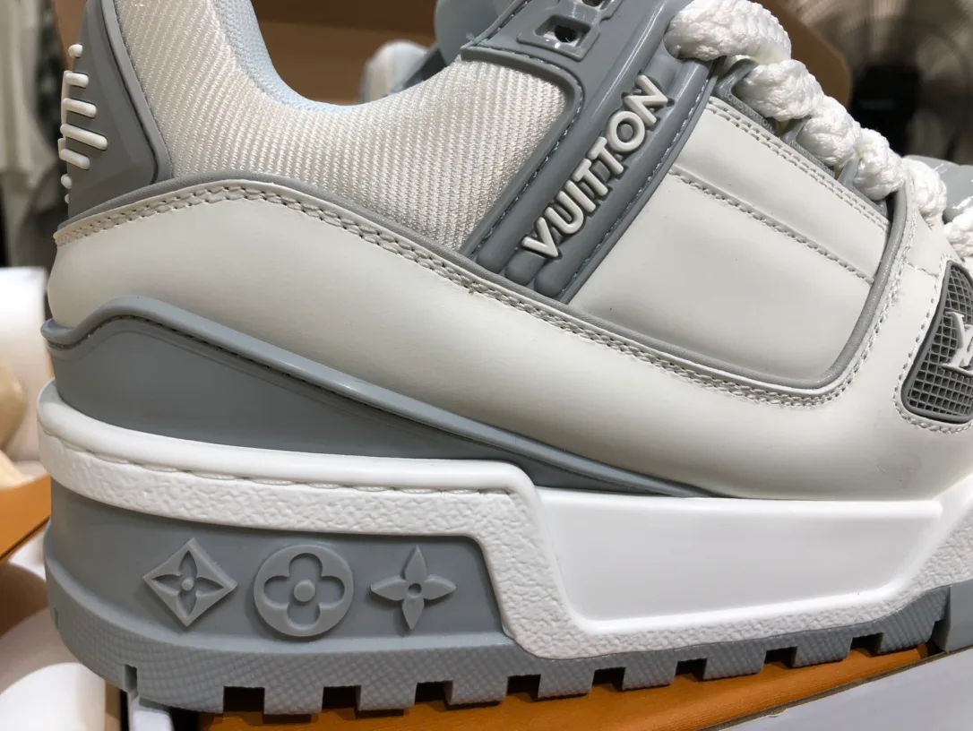 Кроссовки Женские Louis Vuitton 1124348