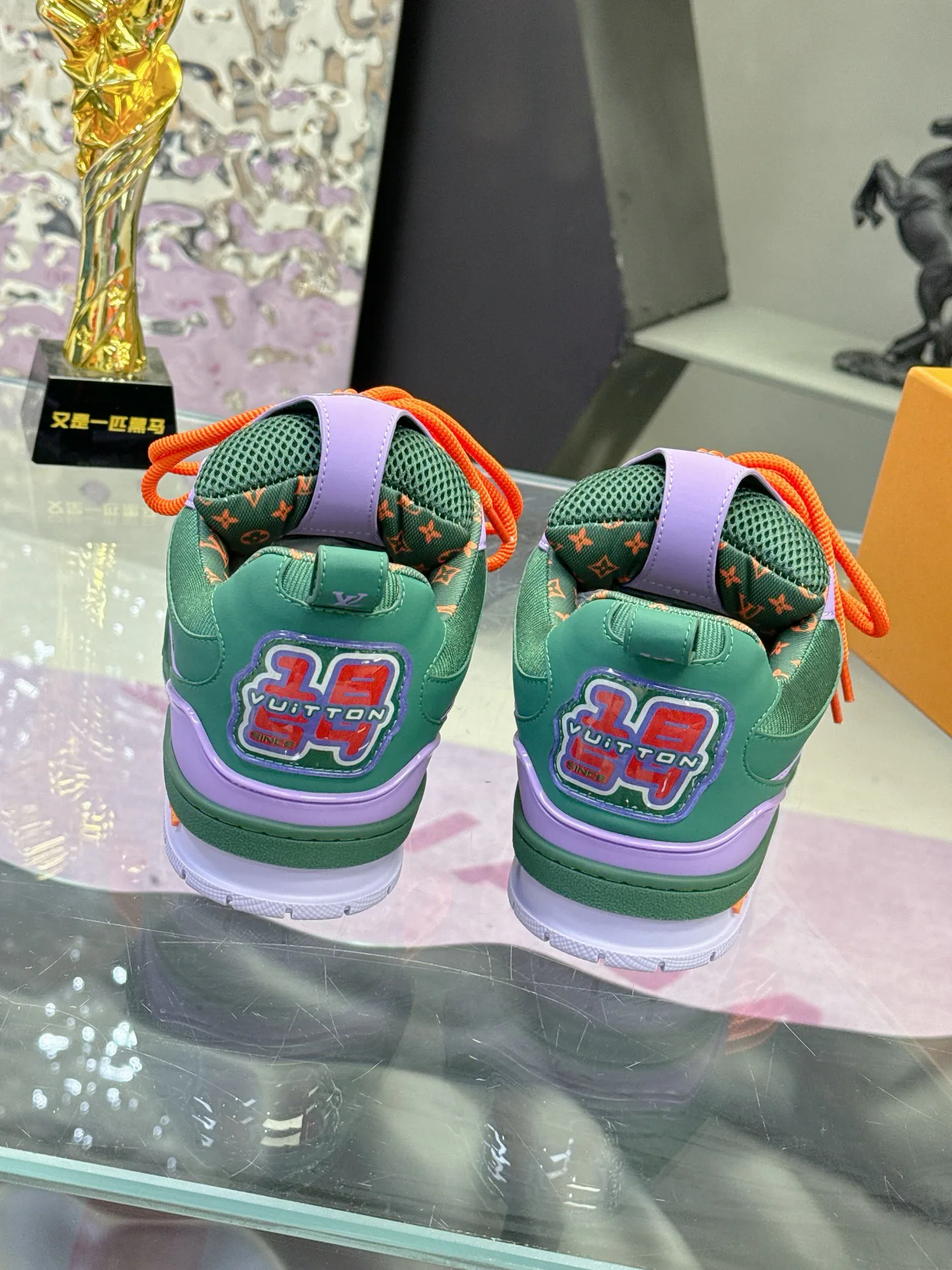 Кроссовки Женские Louis Vuitton 1038344