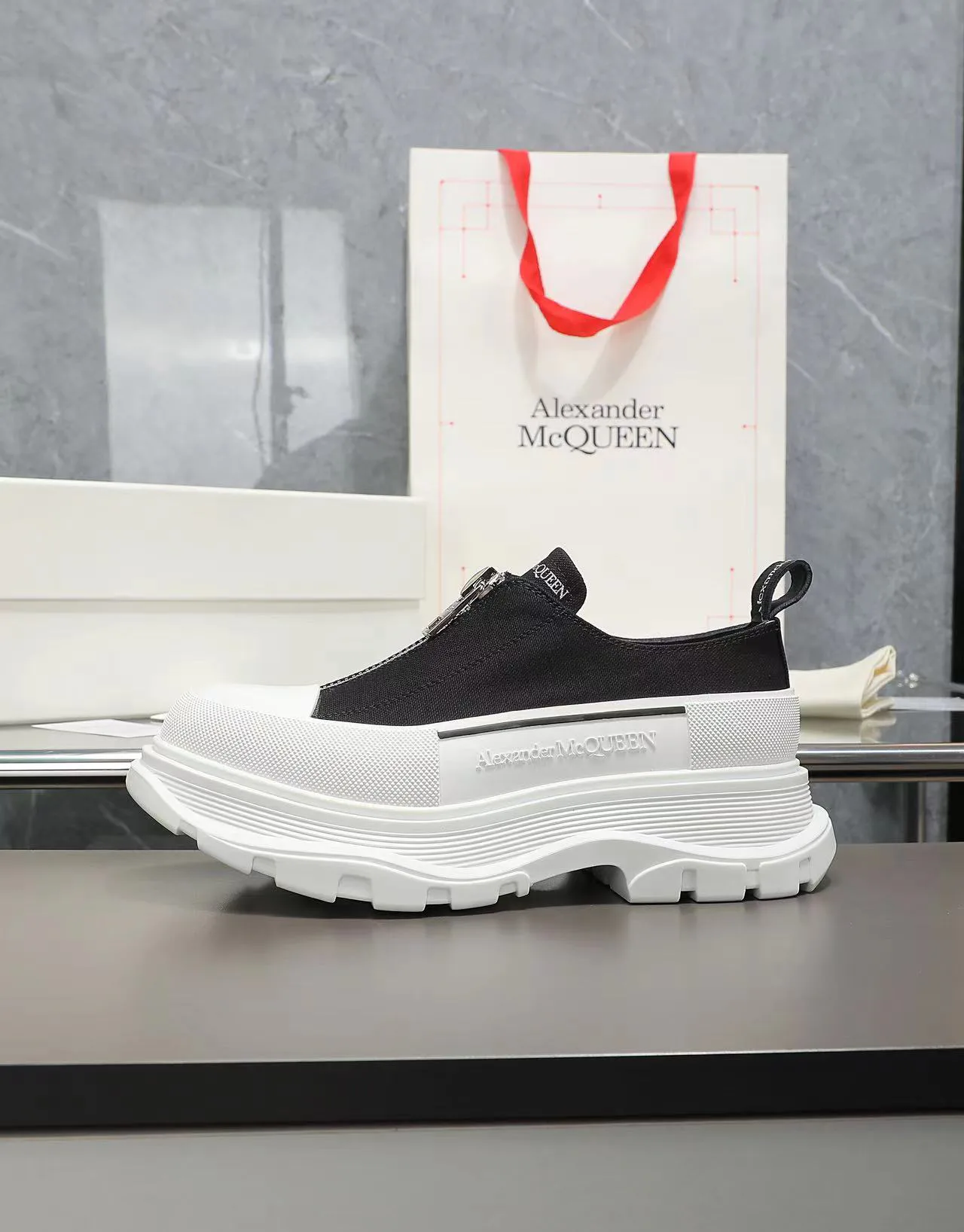 Кроссовки Женские Alexander Mcqueen 18740862