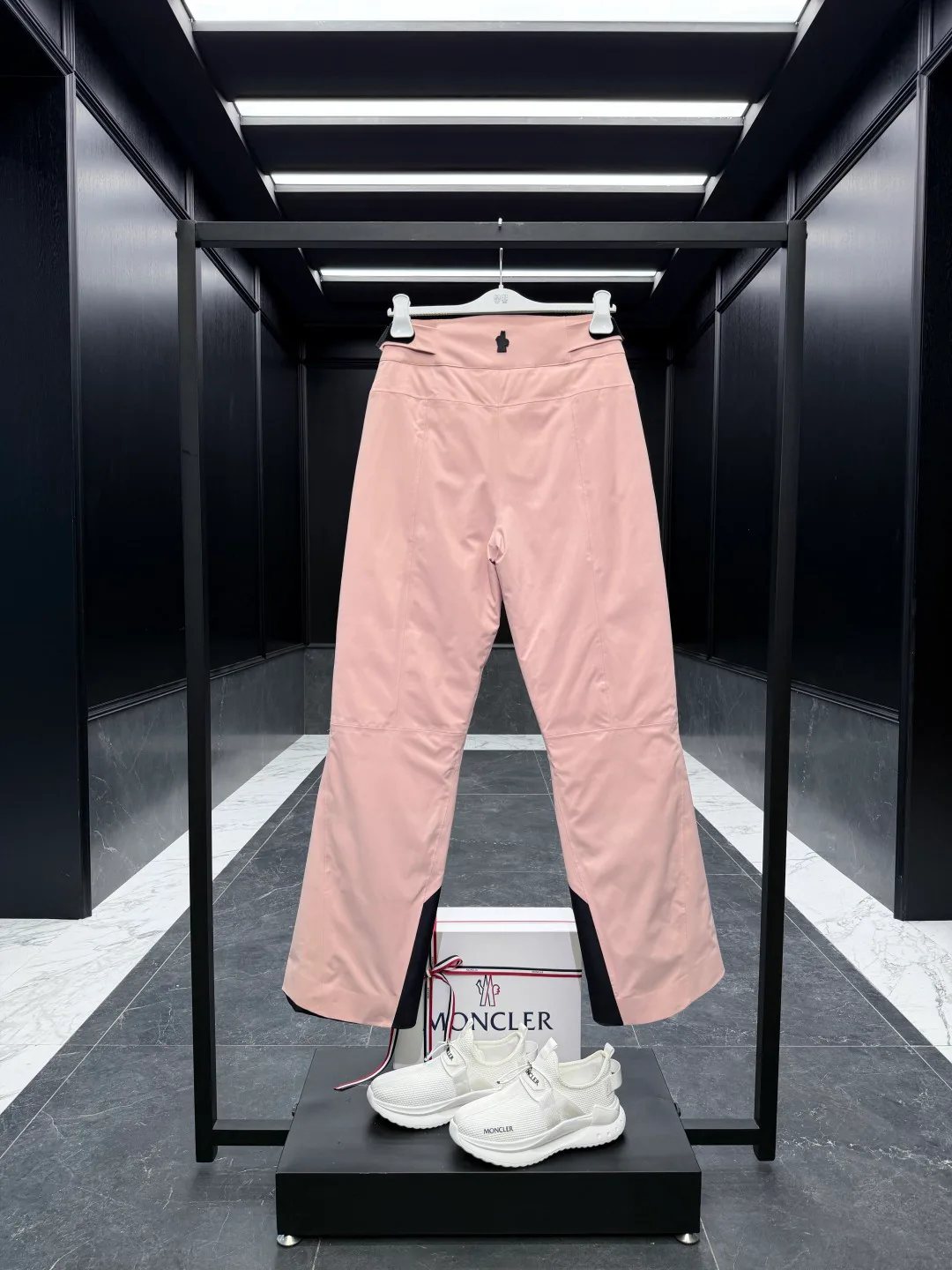 Брюки Женские Moncler 18741171