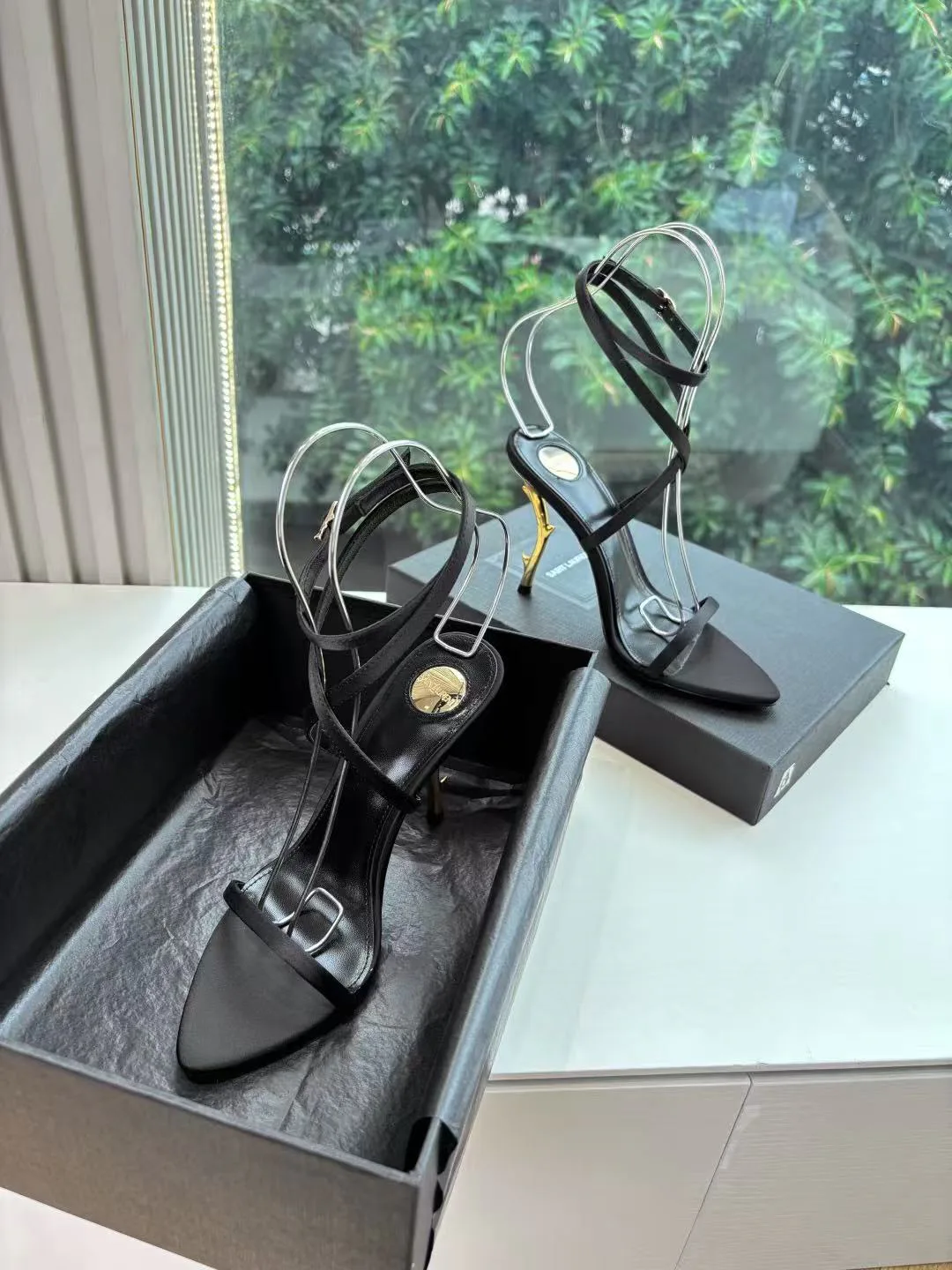 Босоножки Женские Saint Laurent 11660355