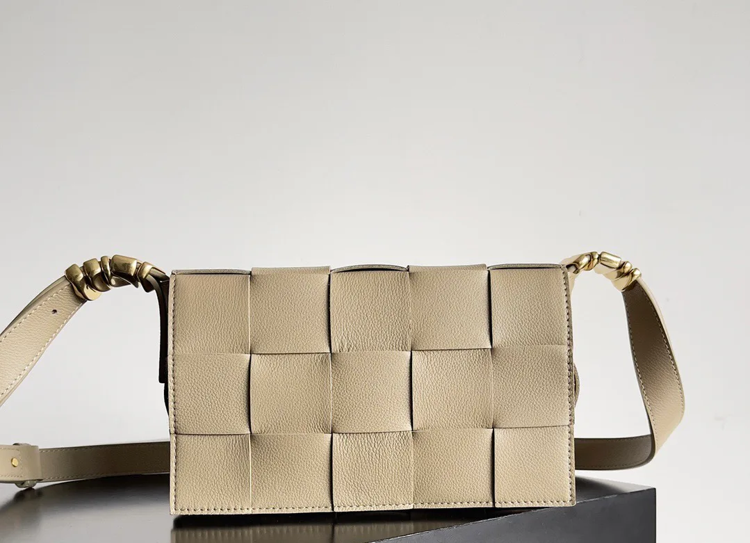 Сумки На Ремне Женские Fendi 6089233