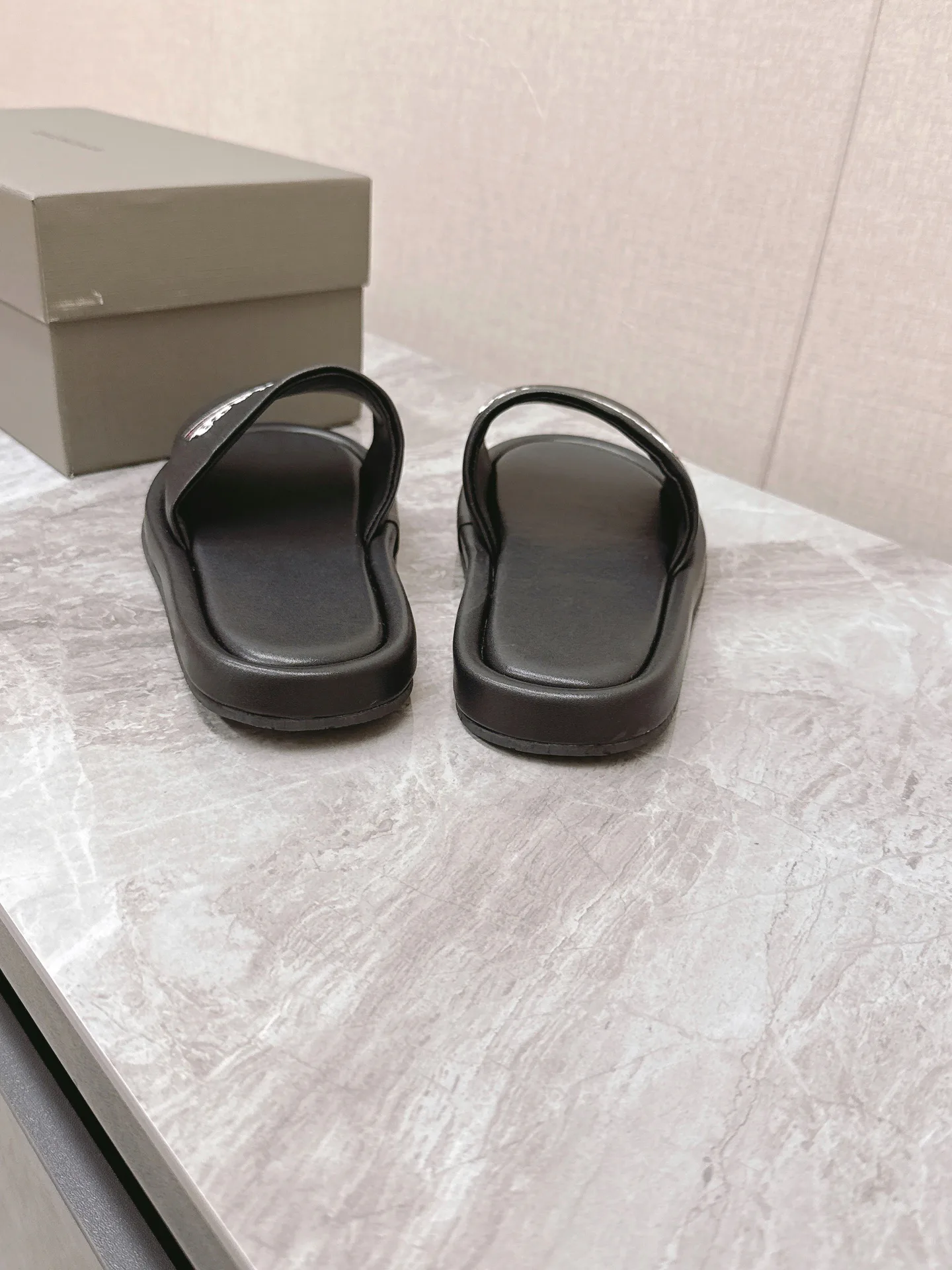 Шлепанцы Женские Balenciaga 22130