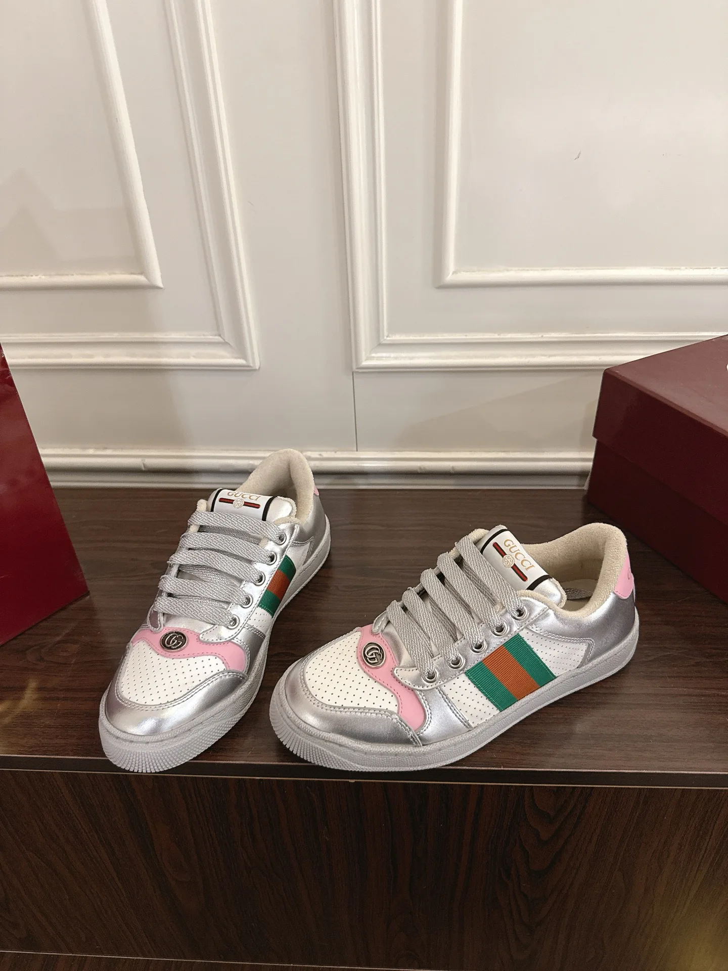 Кроссовки Женские Gucci 18889292
