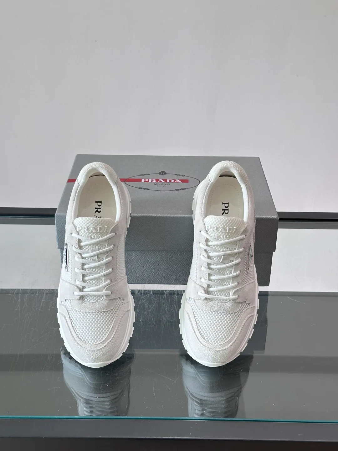 Кроссовки Женские Prada 18102649