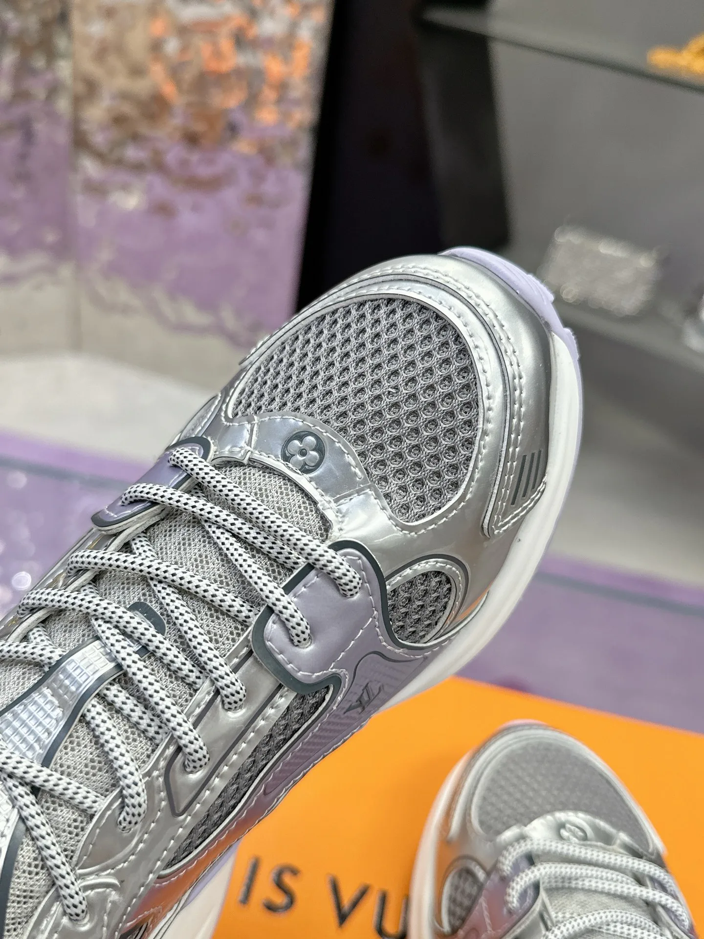 Кроссовки Женские Louis Vuitton 17530434
