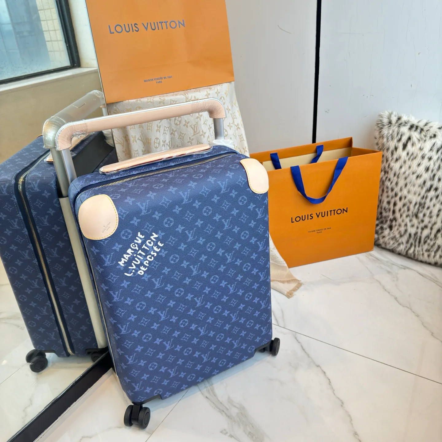 Чемоданы Louis Vuitton 14492033