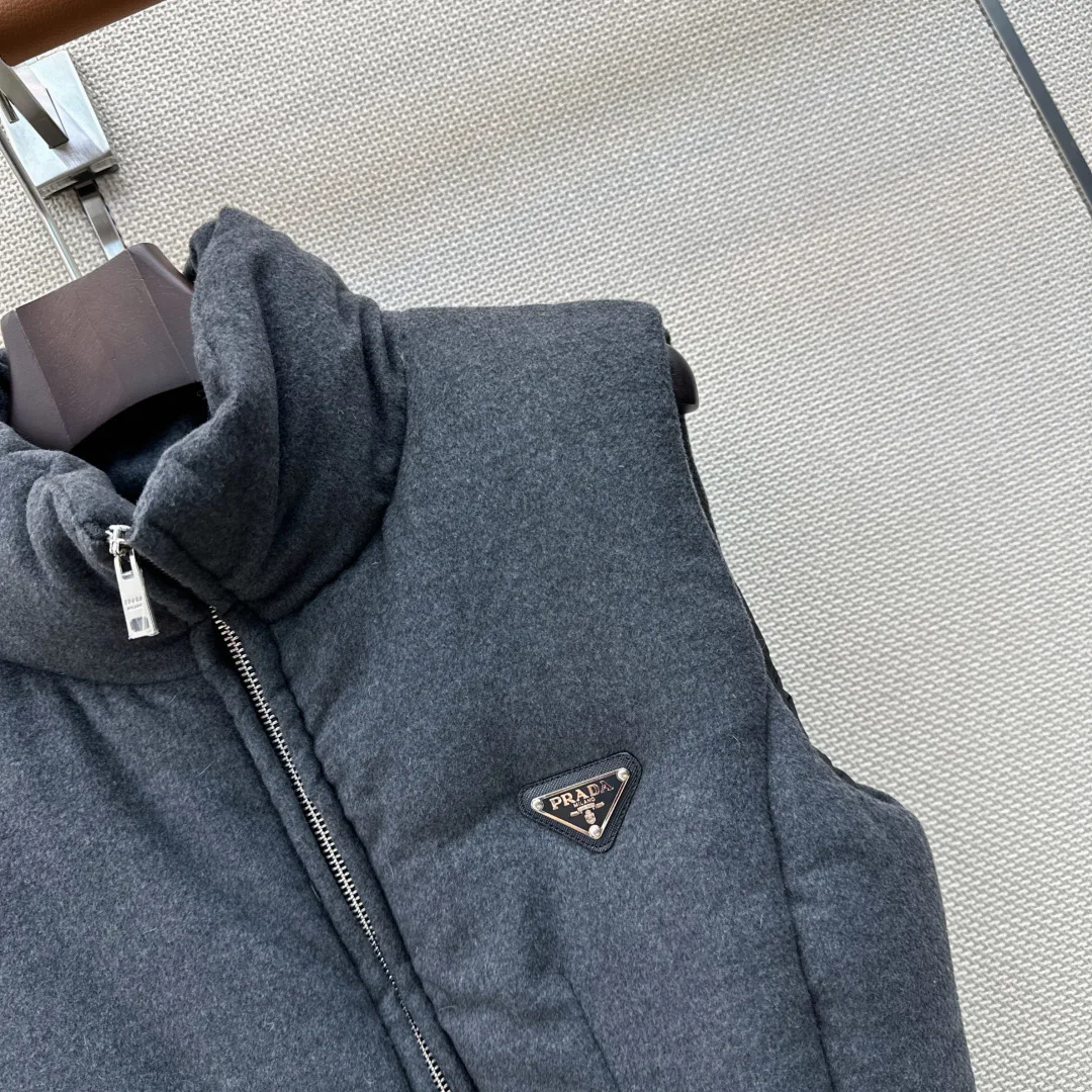 Жилеты Женские Prada 18882469